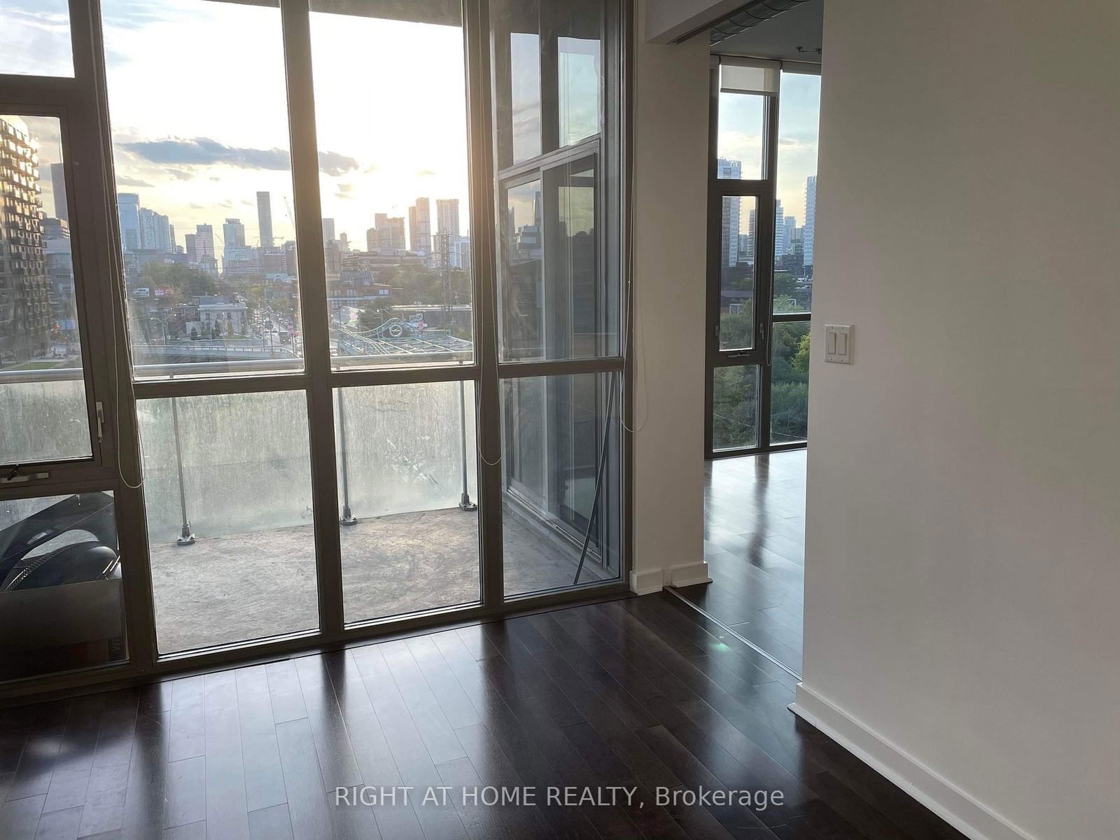 625 Queen St E, unit 508 for rent