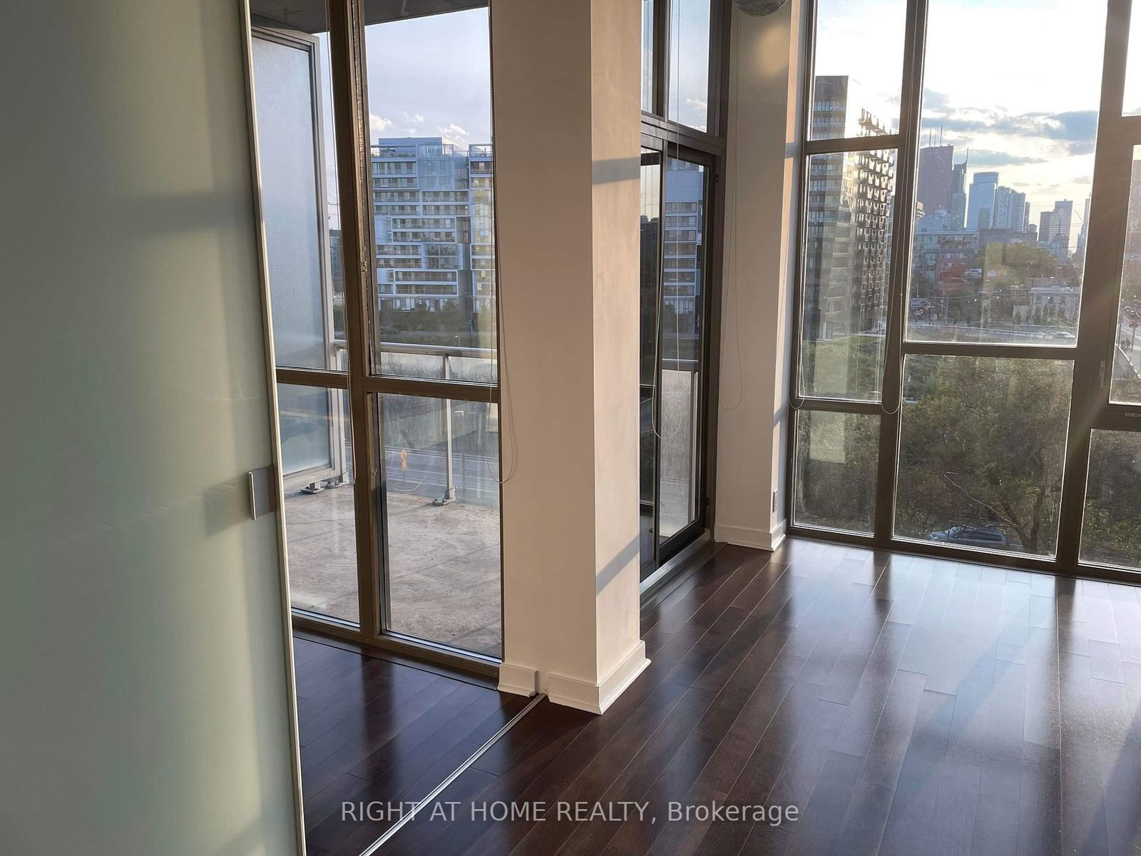 625 Queen St E, unit 508 for rent