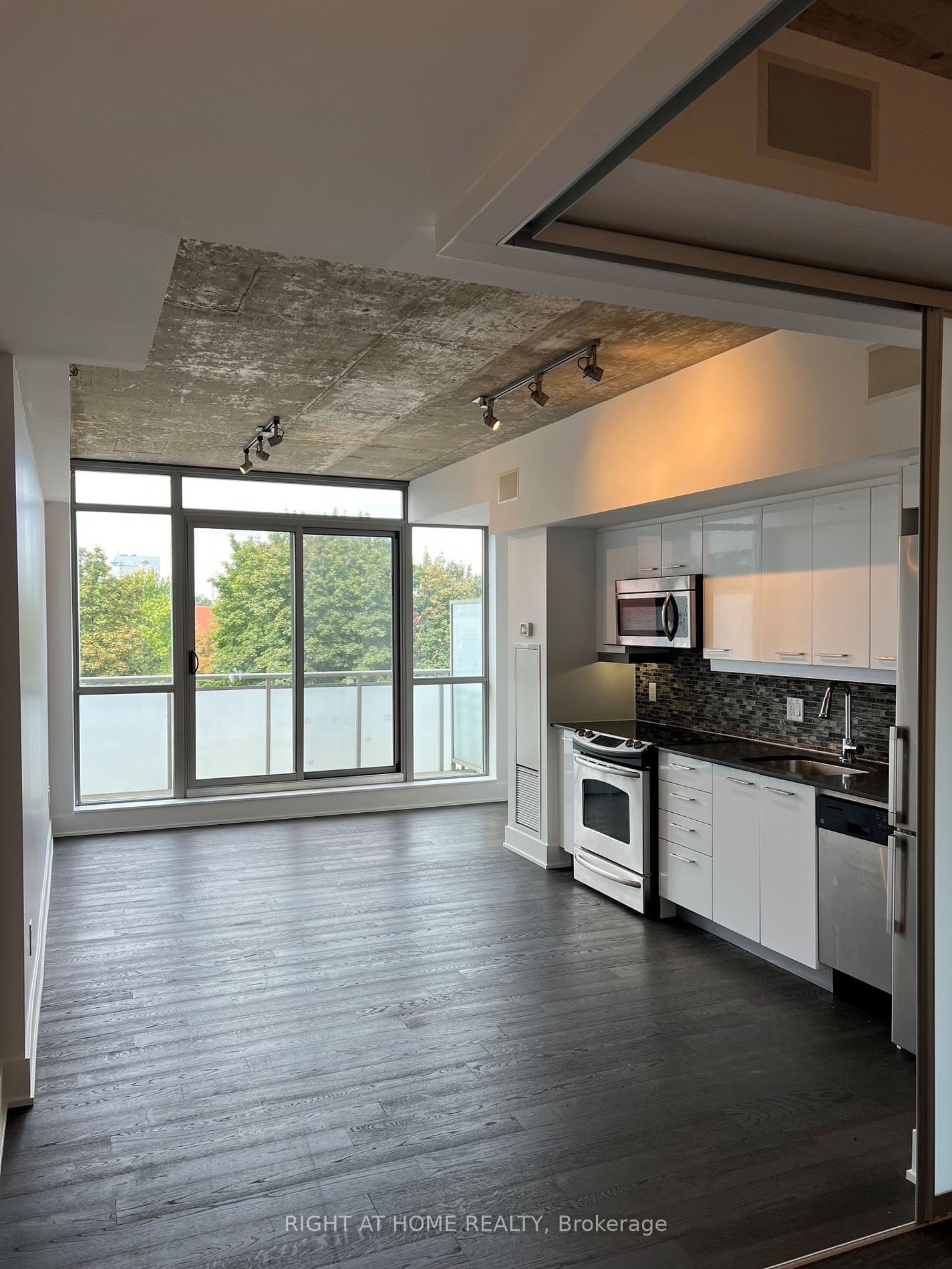 630 Queen St E, unit 407 for sale