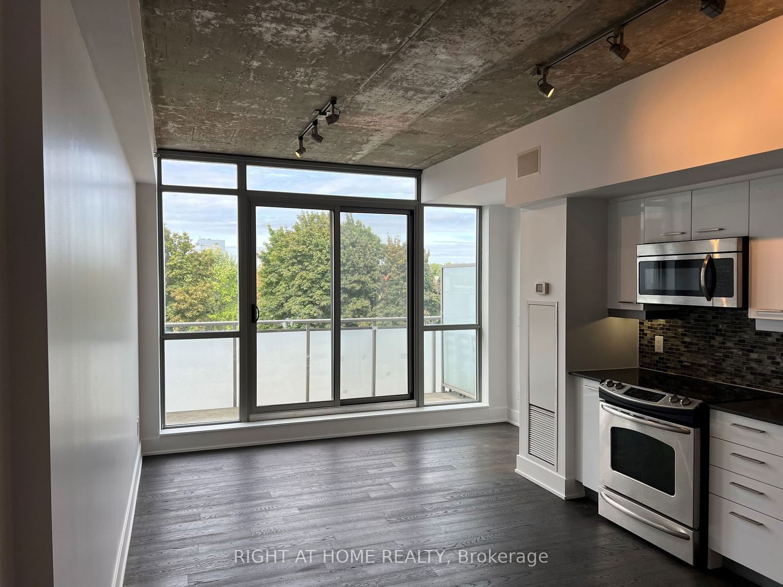 630 Queen St E, unit 407 for sale