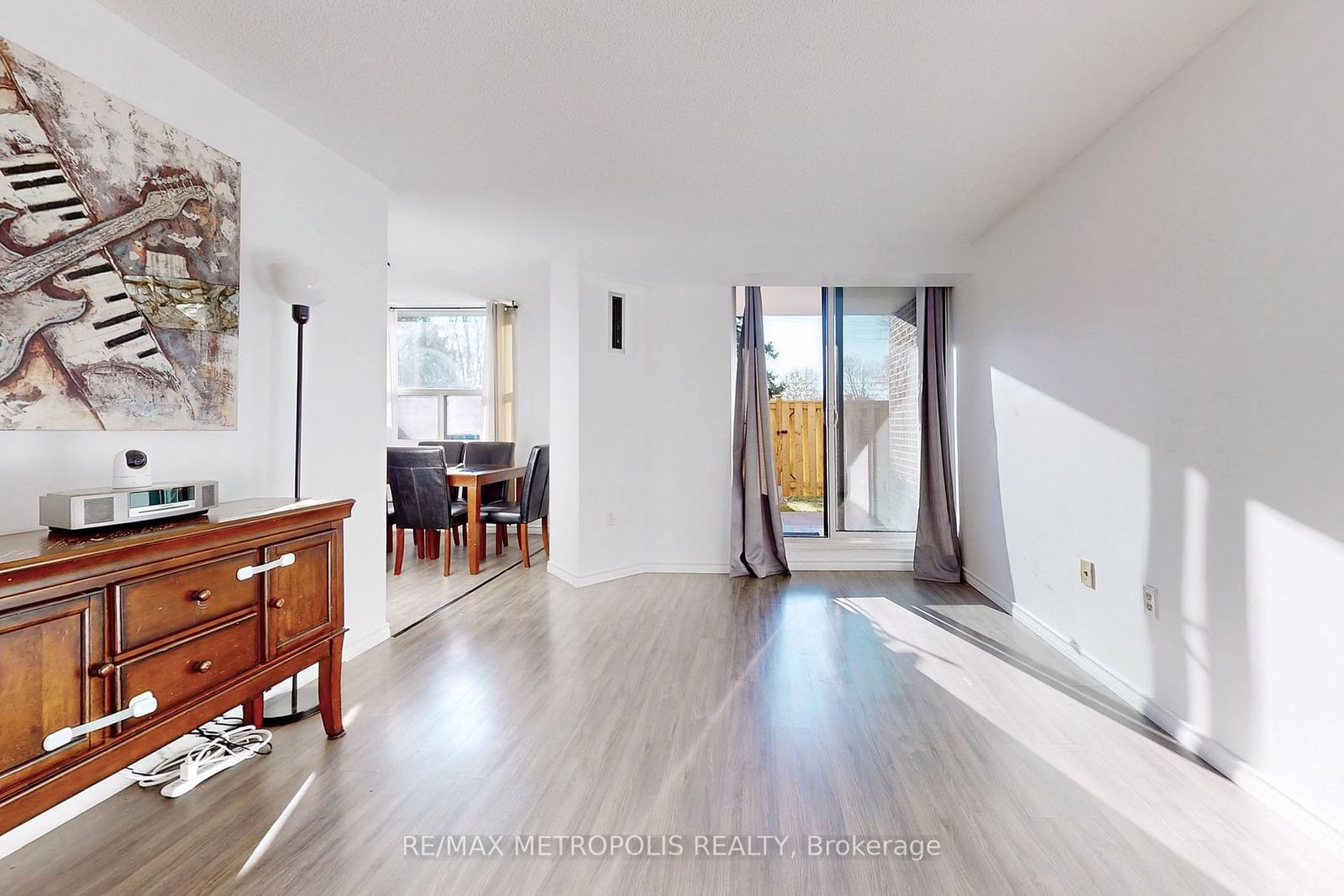 4060 Lawrence Ave E, unit 106 for sale