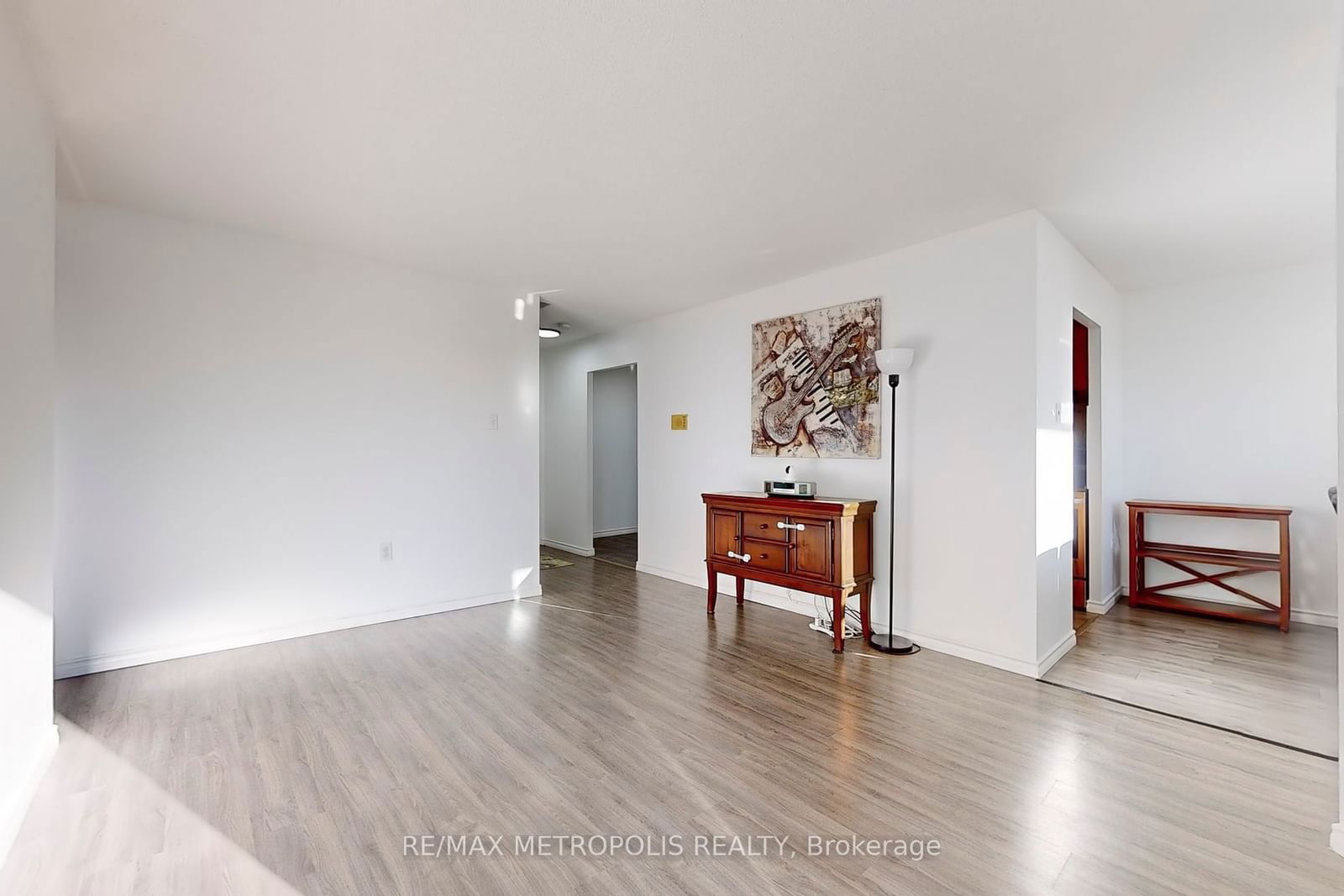 4060 Lawrence Ave E, unit 106 for sale