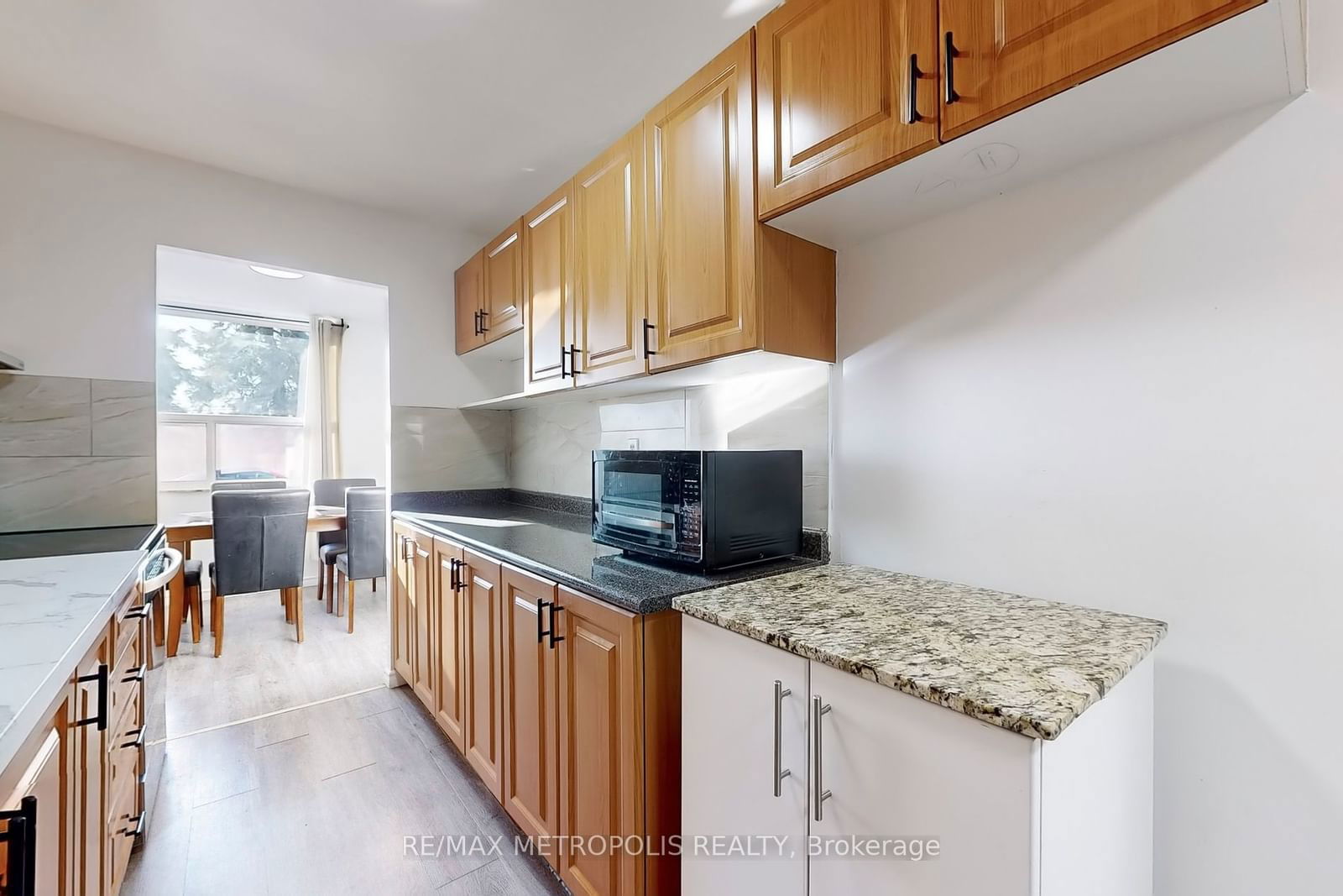 4060 Lawrence Ave E, unit 106 for sale