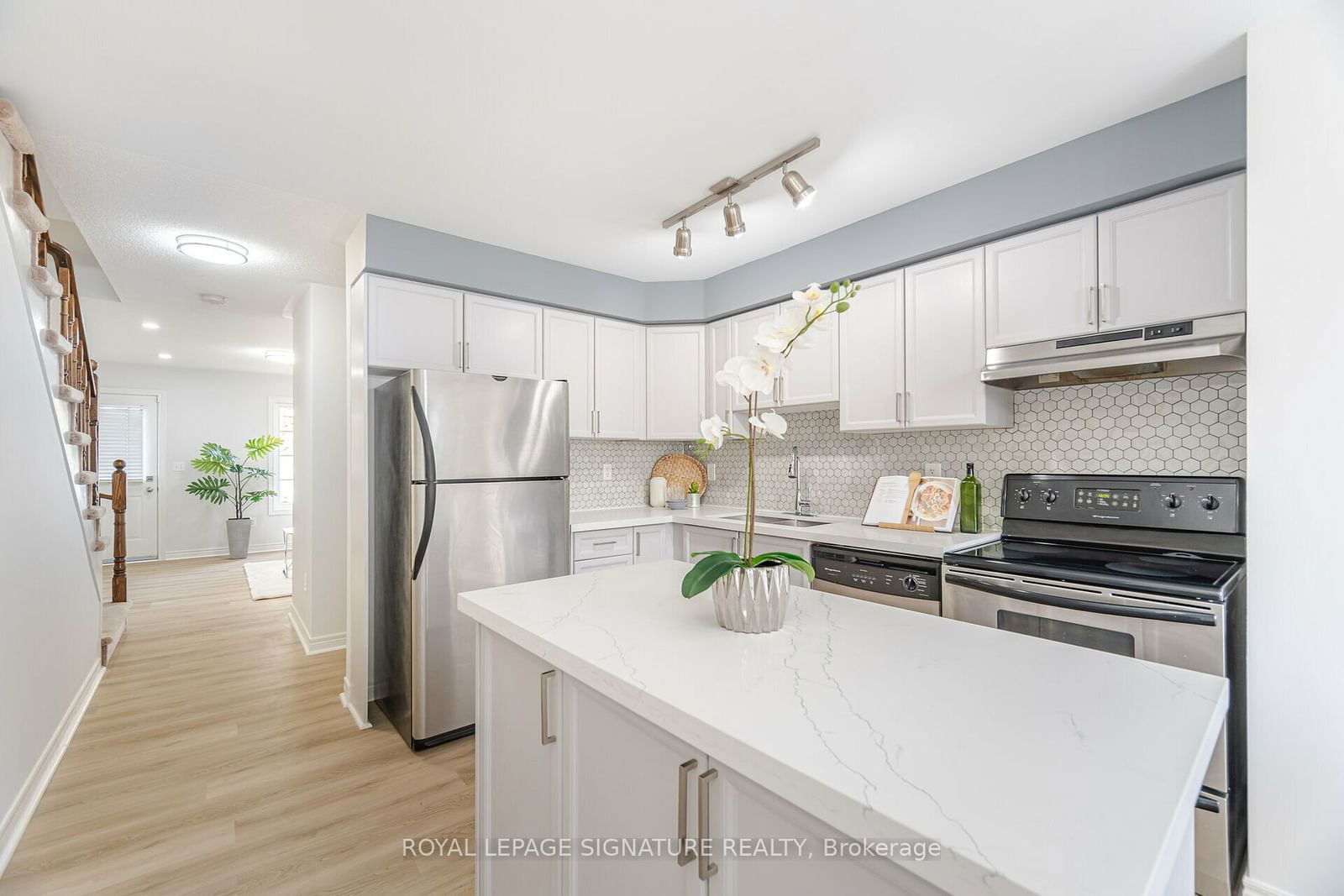 735 Sheppard Ave, unit 3 for sale