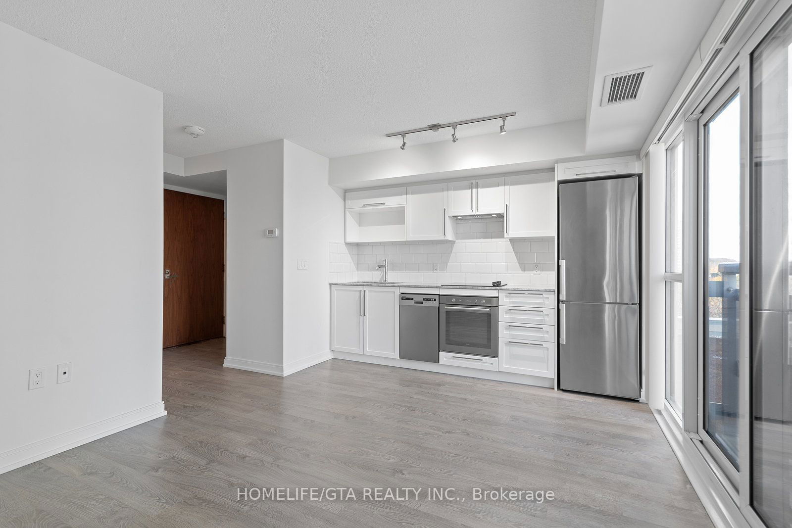 275 Village Green Sq, unit 617 for rent