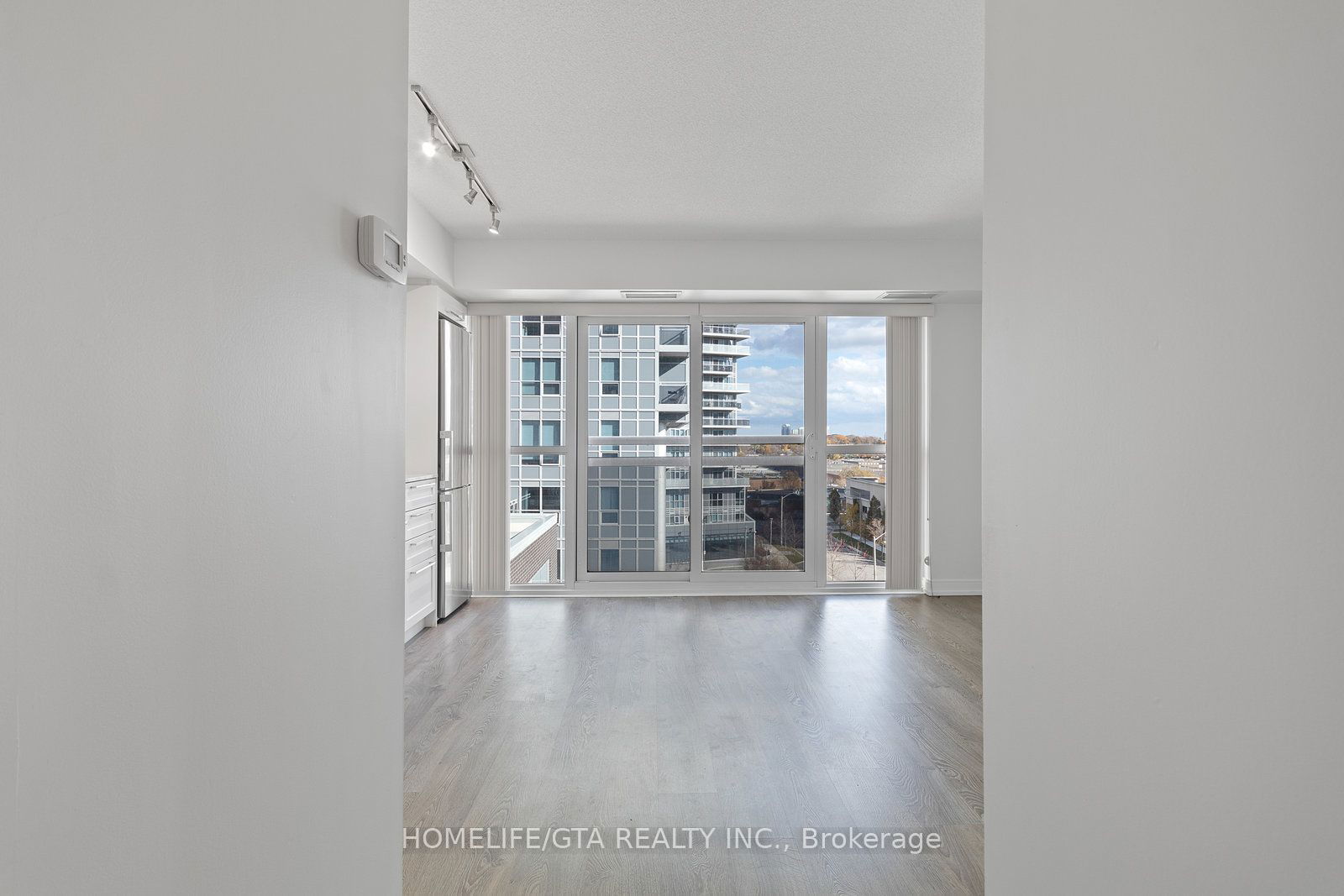 275 Village Green Sq, unit 617 for rent