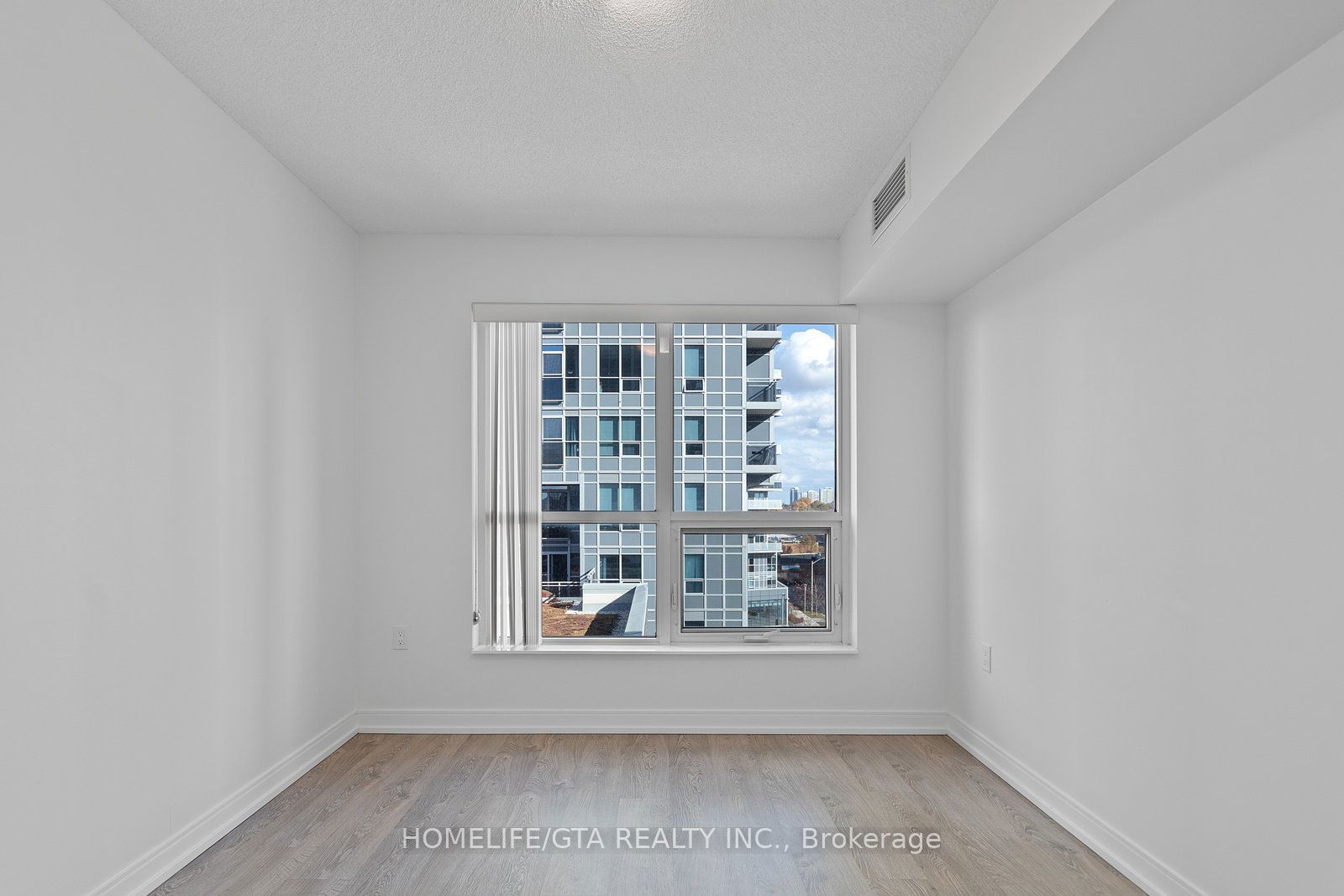 275 Village Green Sq, unit 617 for rent