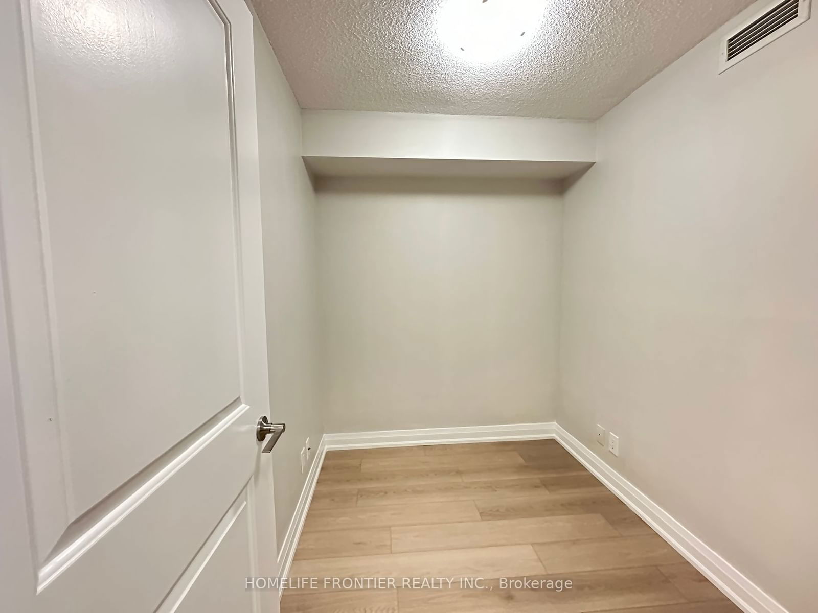 25 Town Centre Crt N, unit 2211 for rent