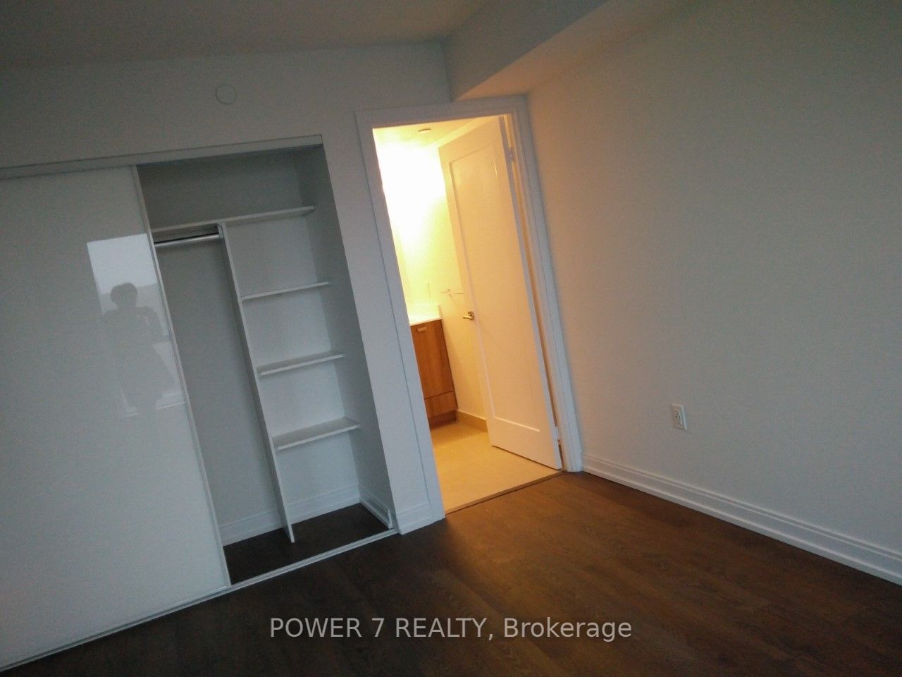 275 Village Green Sq, unit 1224 for rent