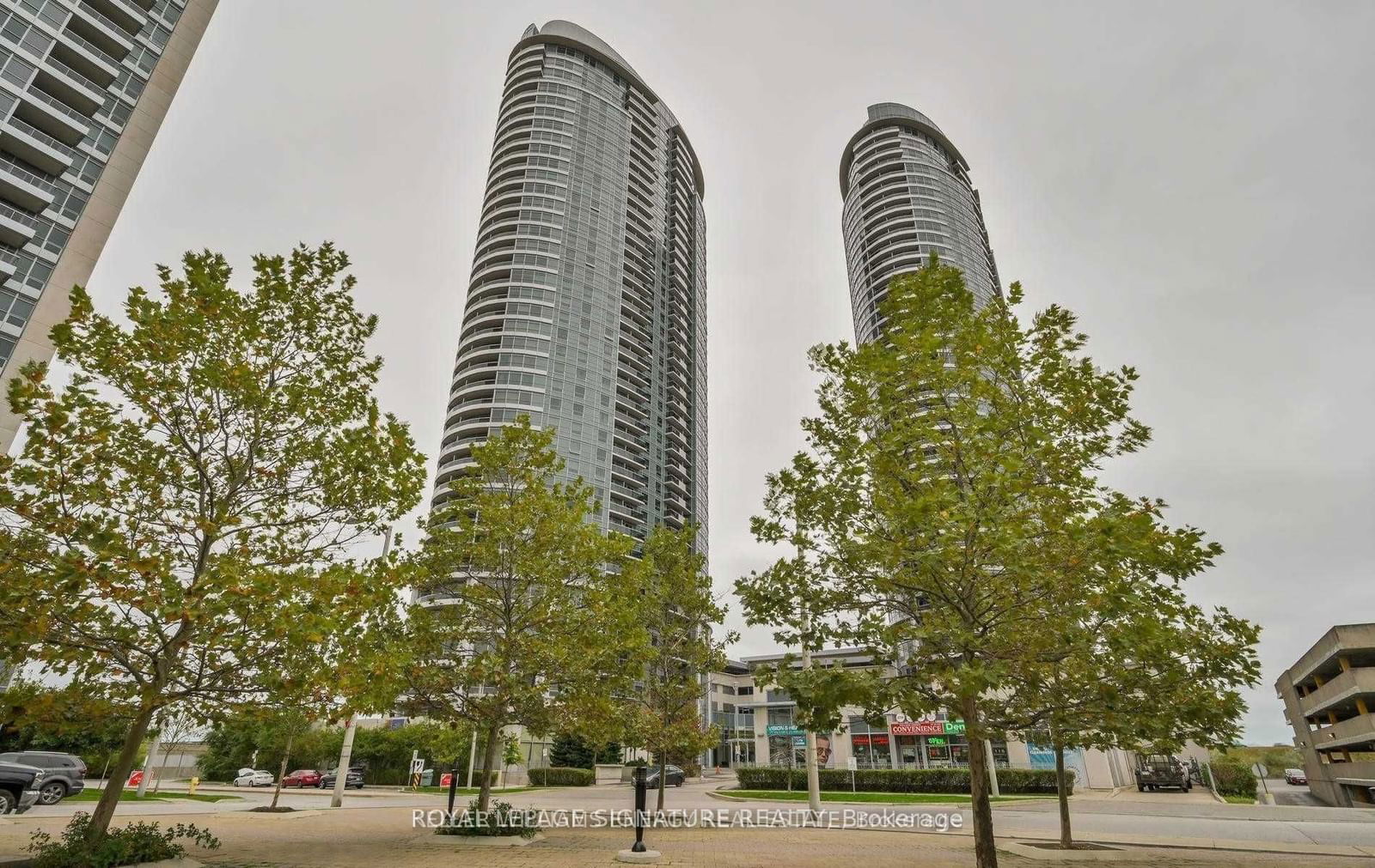 135 Village Green Sq, unit 623 for rent