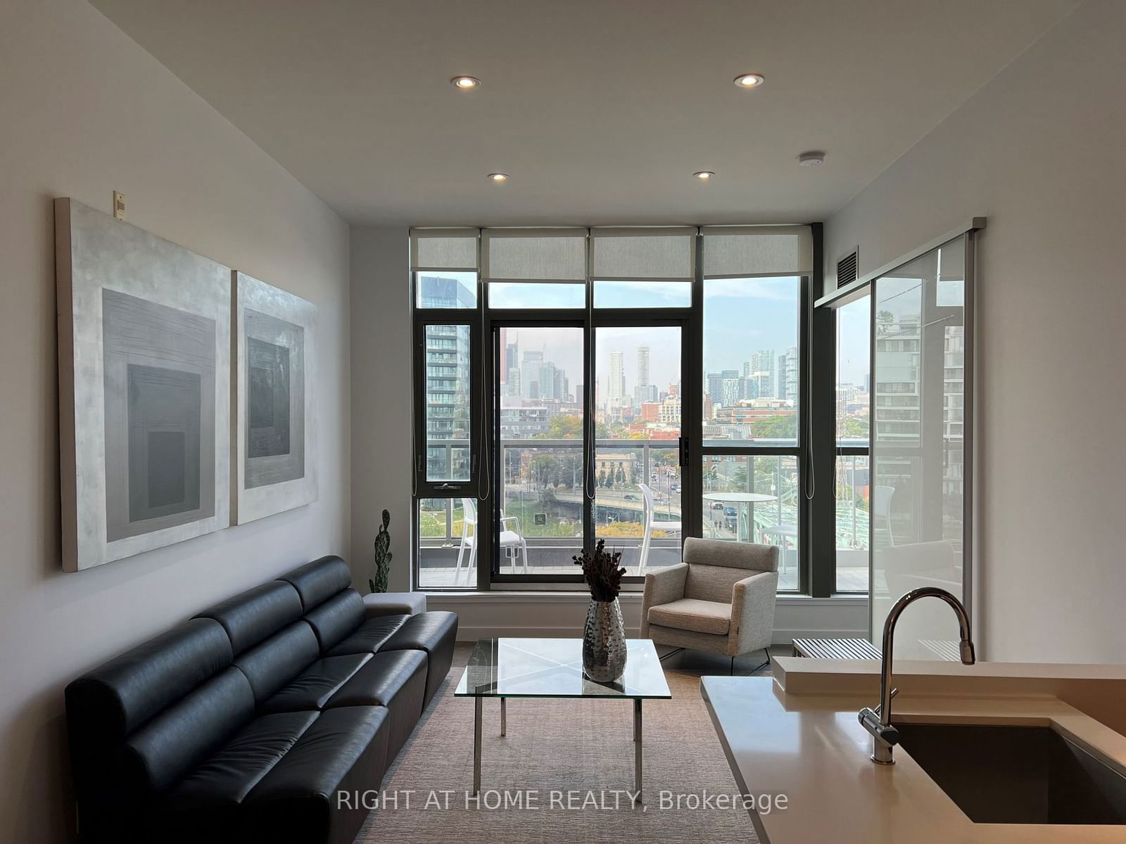 625 Queen St E, unit 607 for sale