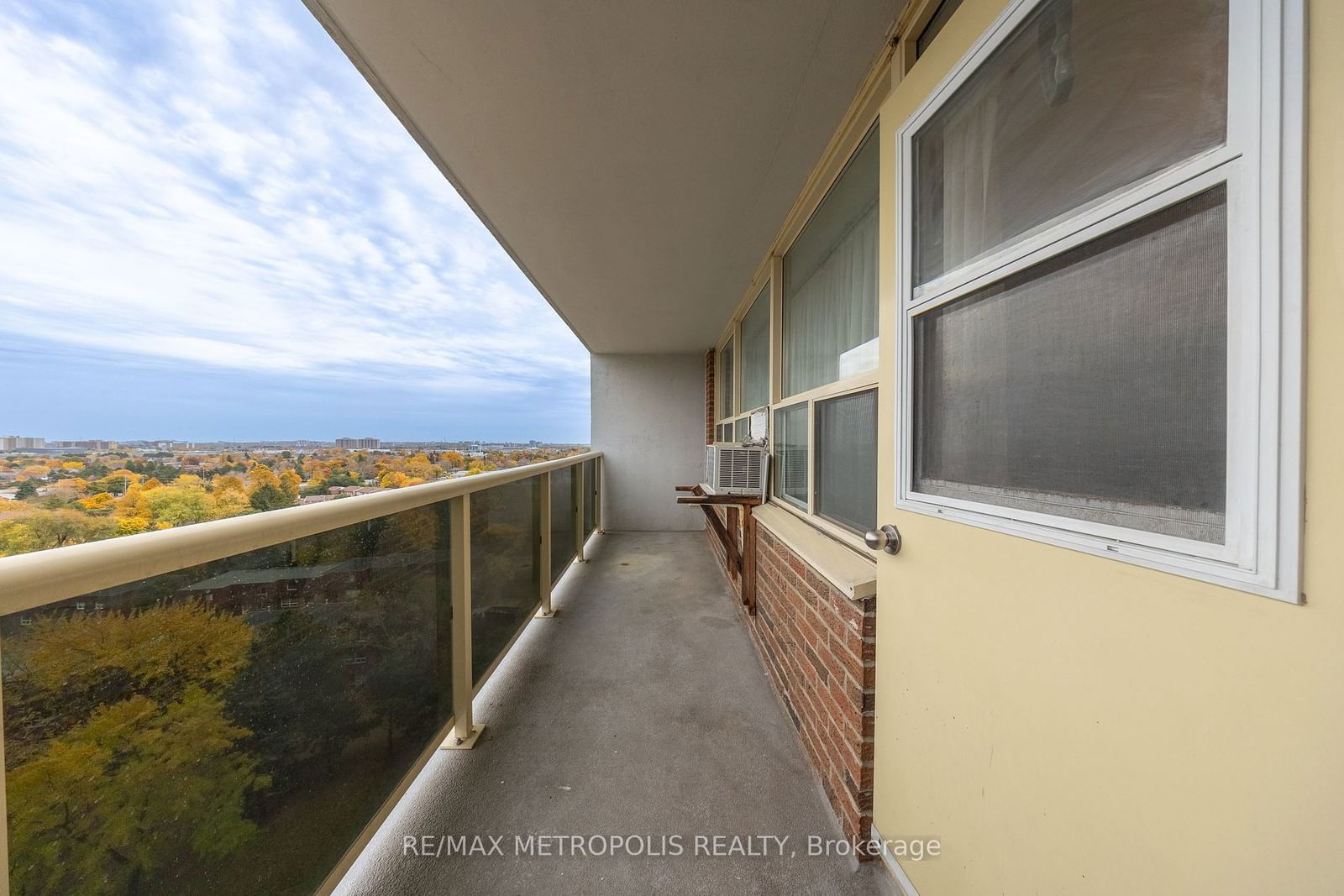 270 Palmdale Dr, unit 1405 for rent