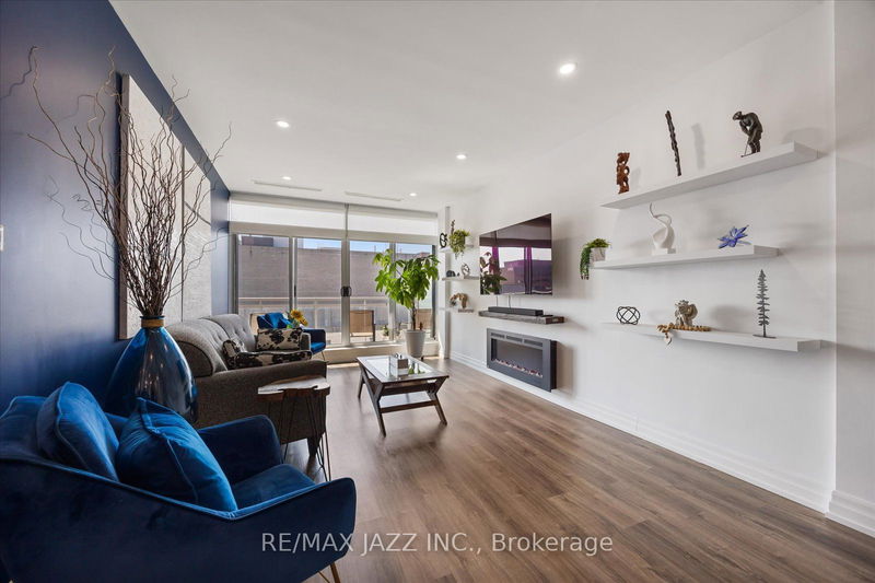 44 Bond St W, unit 608 for sale