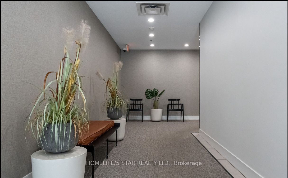 630 Queen St E, unit 416 for rent