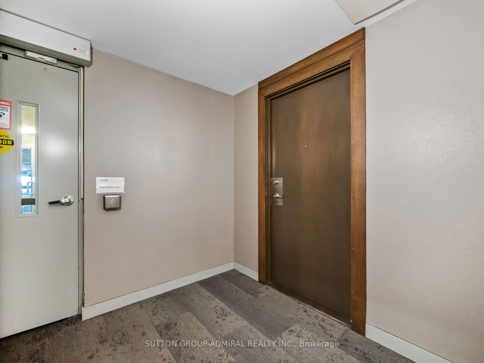 135 Village Green Sq, unit 418 for rent