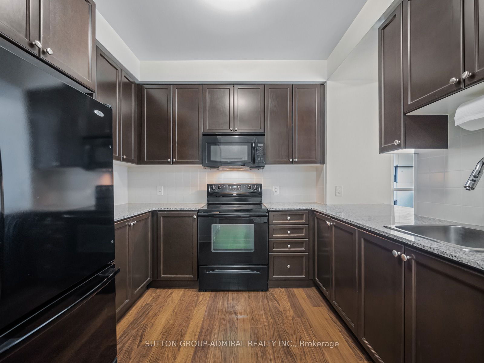 135 Village Green Sq, unit 418 for rent