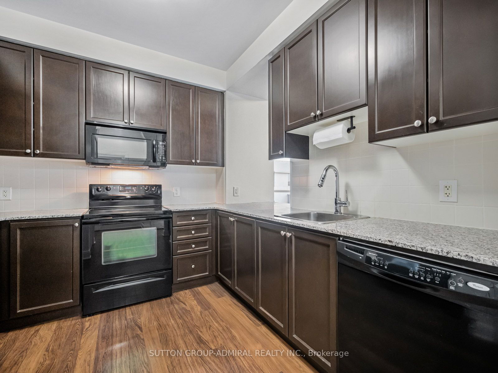 135 Village Green Sq, unit 418 for rent