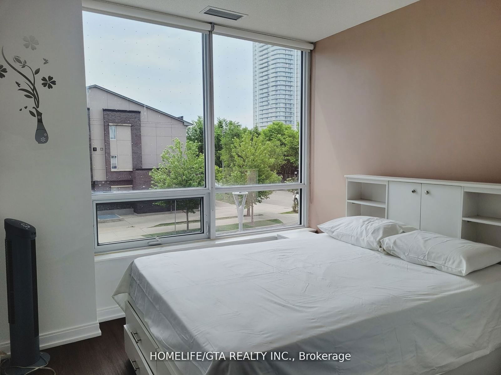 275 Village Green Sq, unit 217 for sale