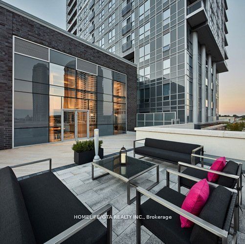 275 Village Green Sq, unit 217 for sale