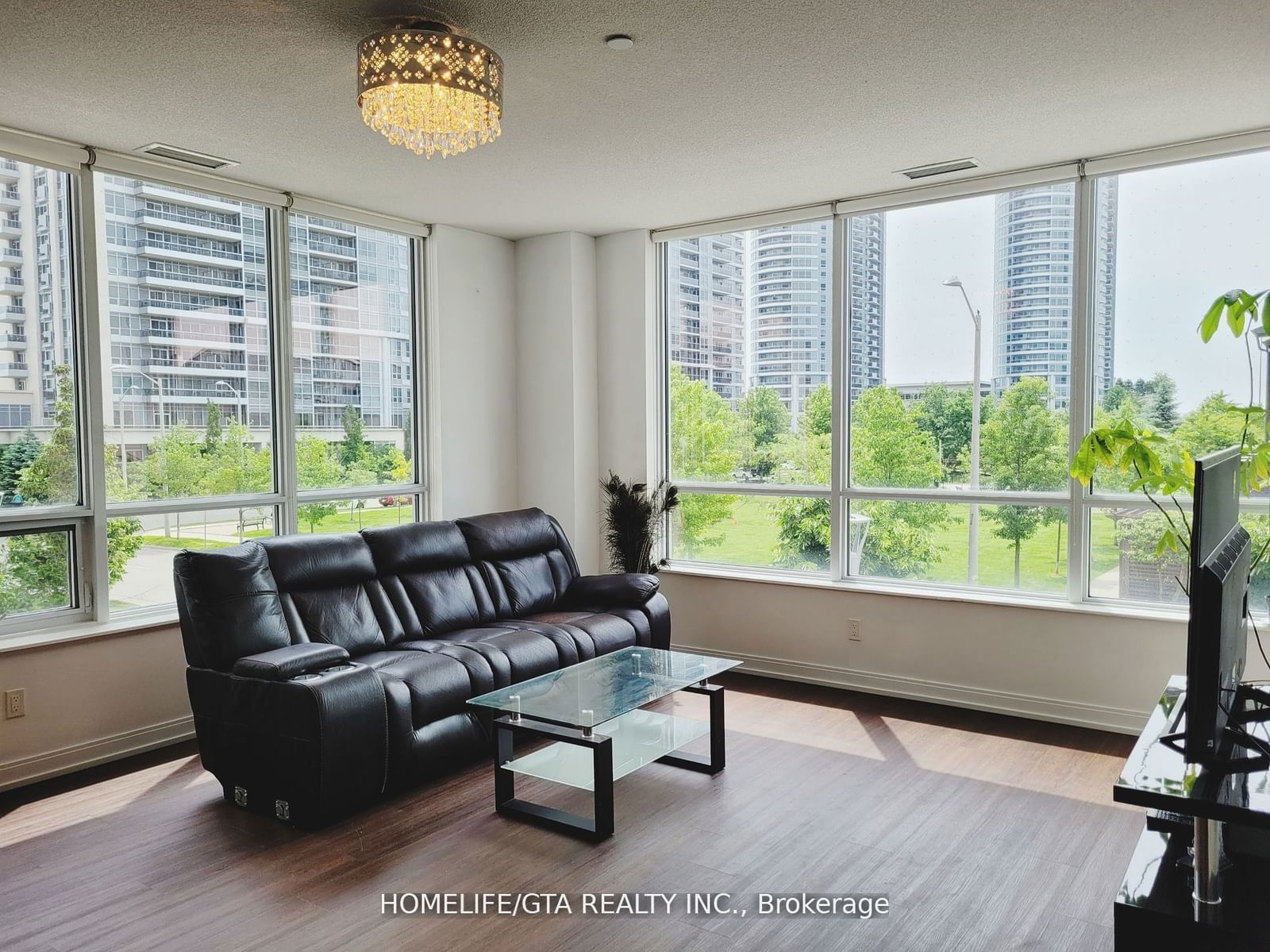 275 Village Green Sq, unit 217 for sale