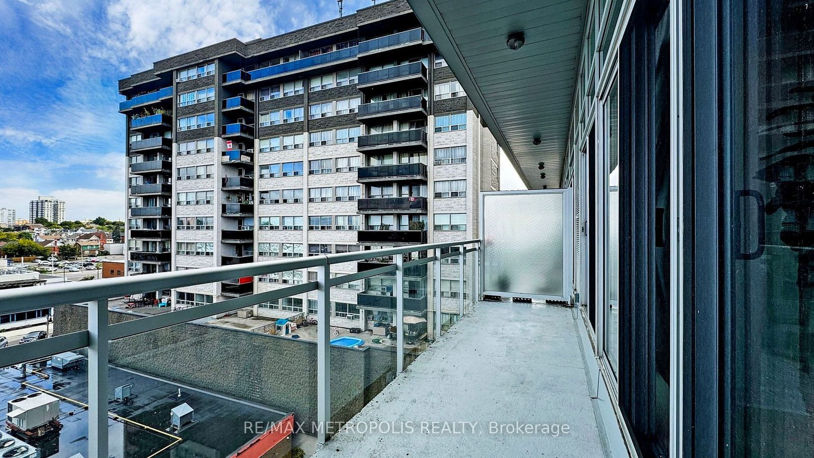 44 Bond St W, unit 619 for rent