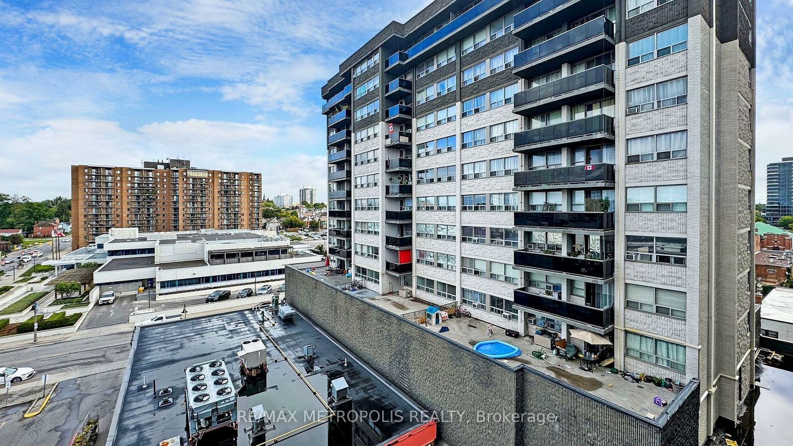 44 Bond St W, unit 619 for rent