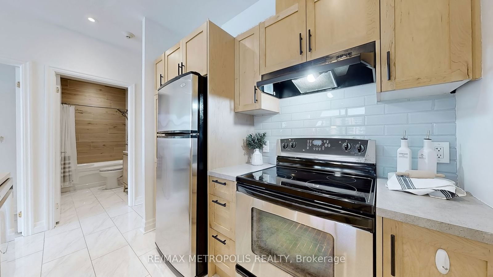 44 Bond St W, unit 619 for rent