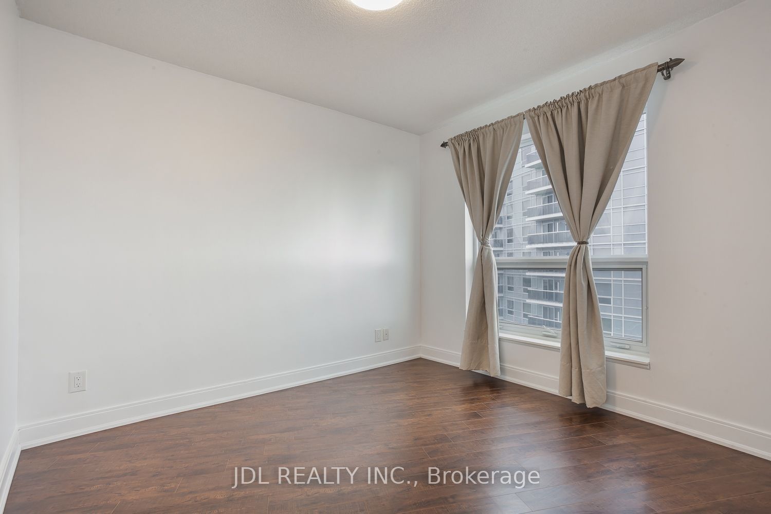 125 Village Green Sq, unit 3211 for sale