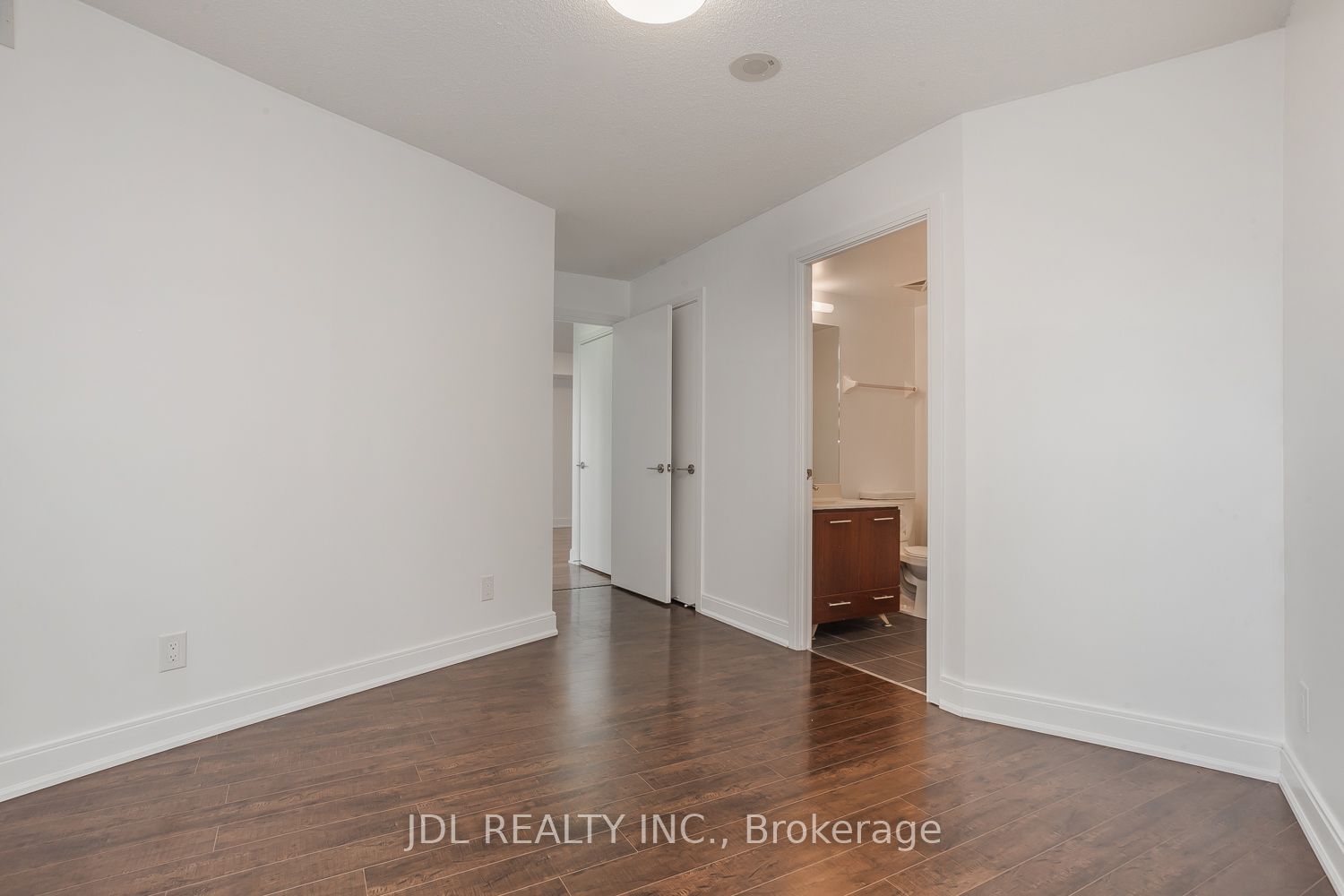 125 Village Green Sq, unit 3211 for sale