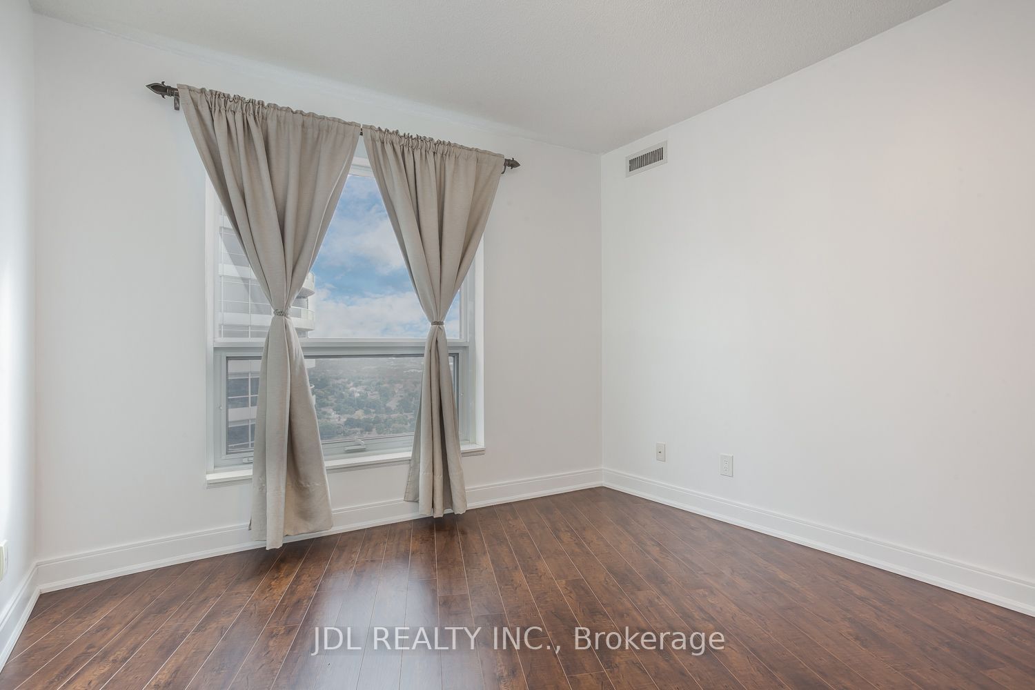 125 Village Green Sq, unit 3211 for sale