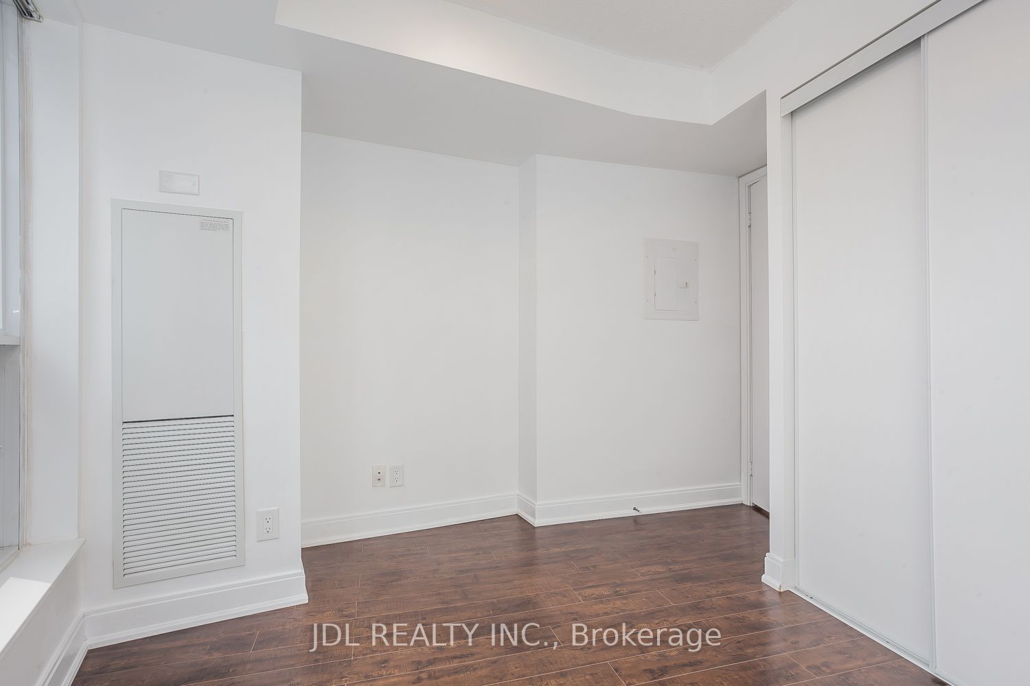 125 Village Green Sq, unit 3211 for sale