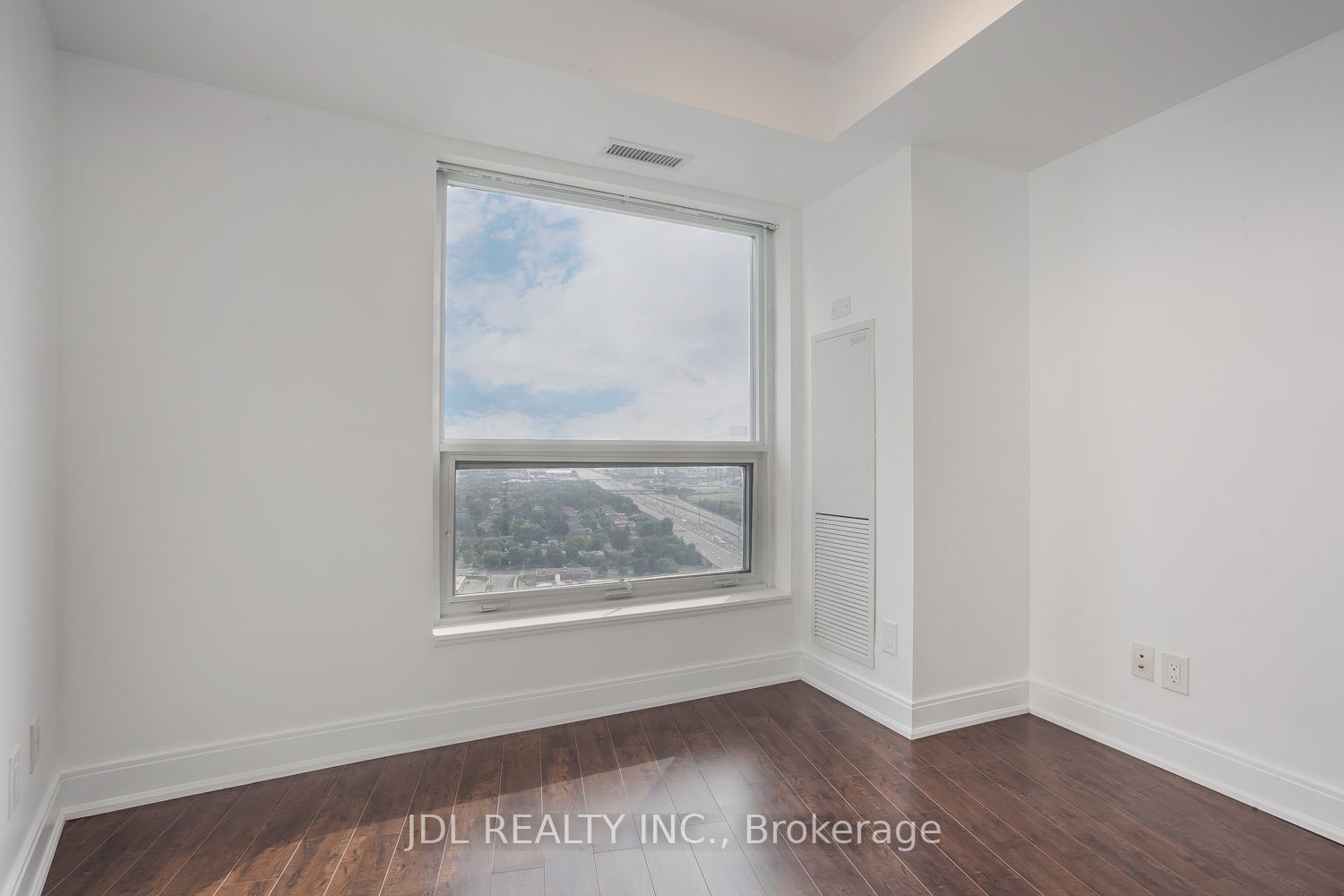 125 Village Green Sq, unit 3211 for sale