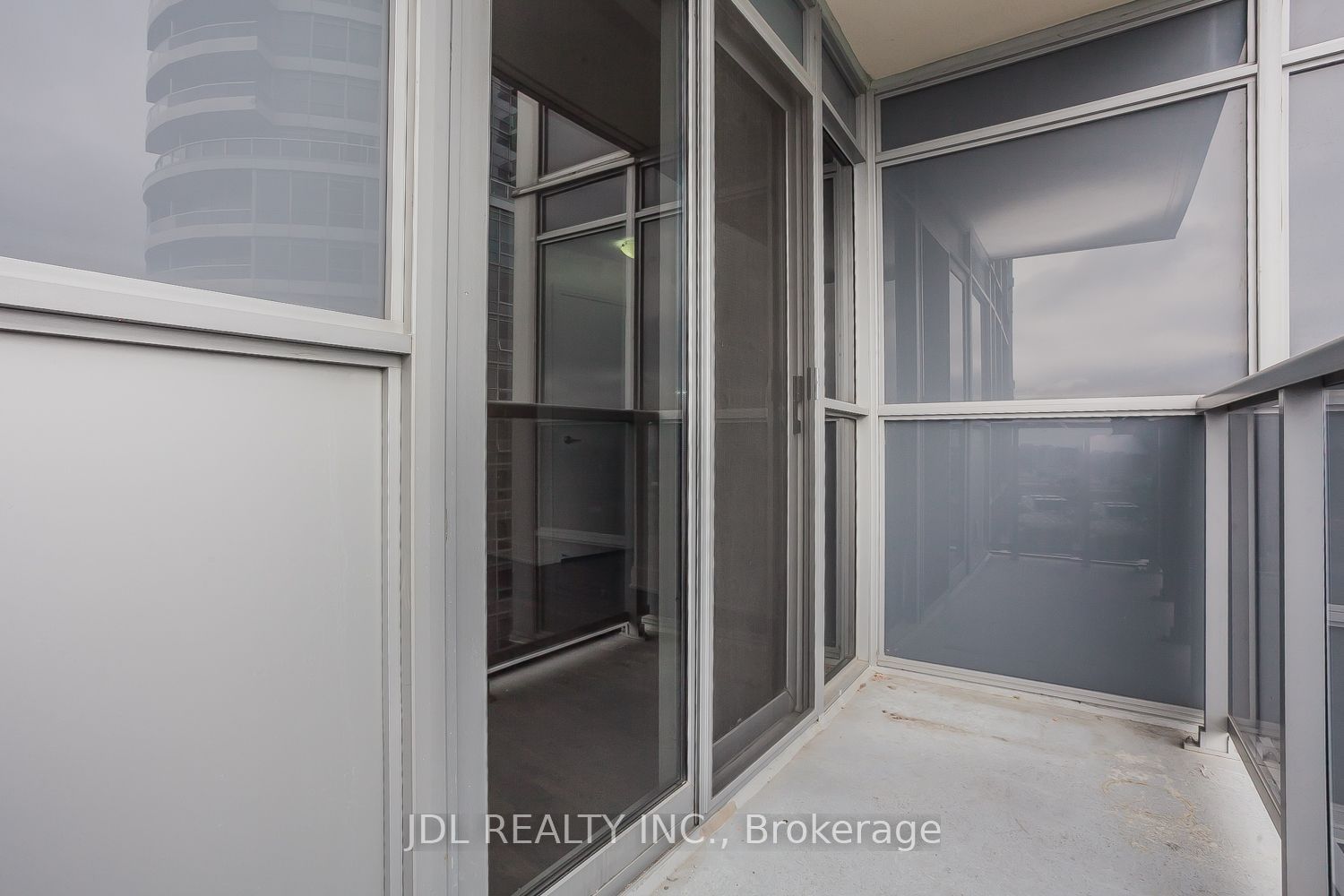 125 Village Green Sq, unit 3211 for sale