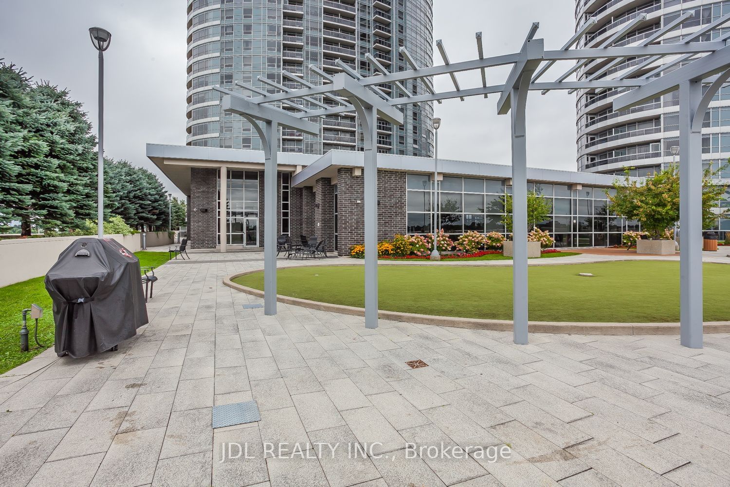 125 Village Green Sq, unit 3211 for sale