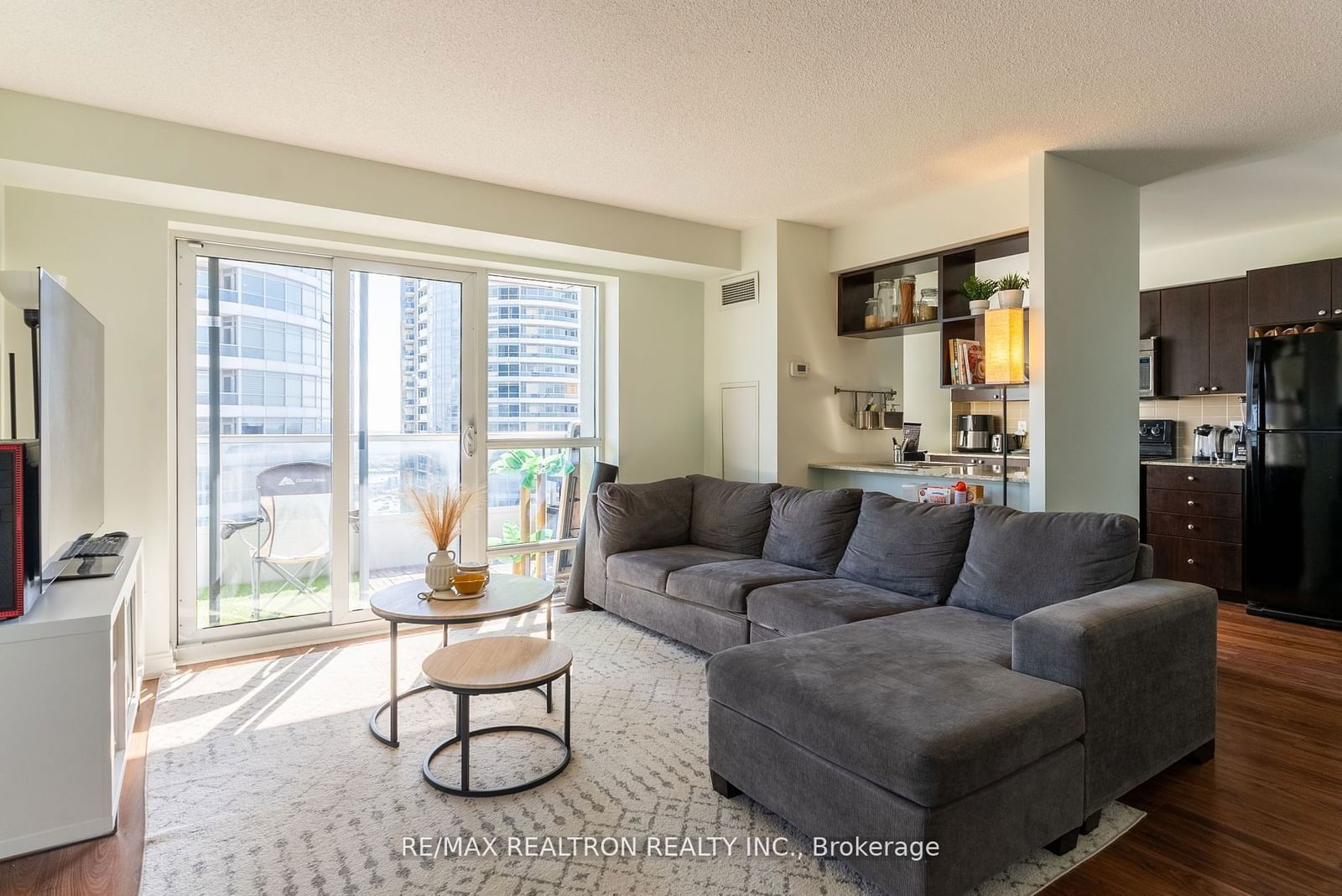 151 Village Green Sq, unit 2102 for sale