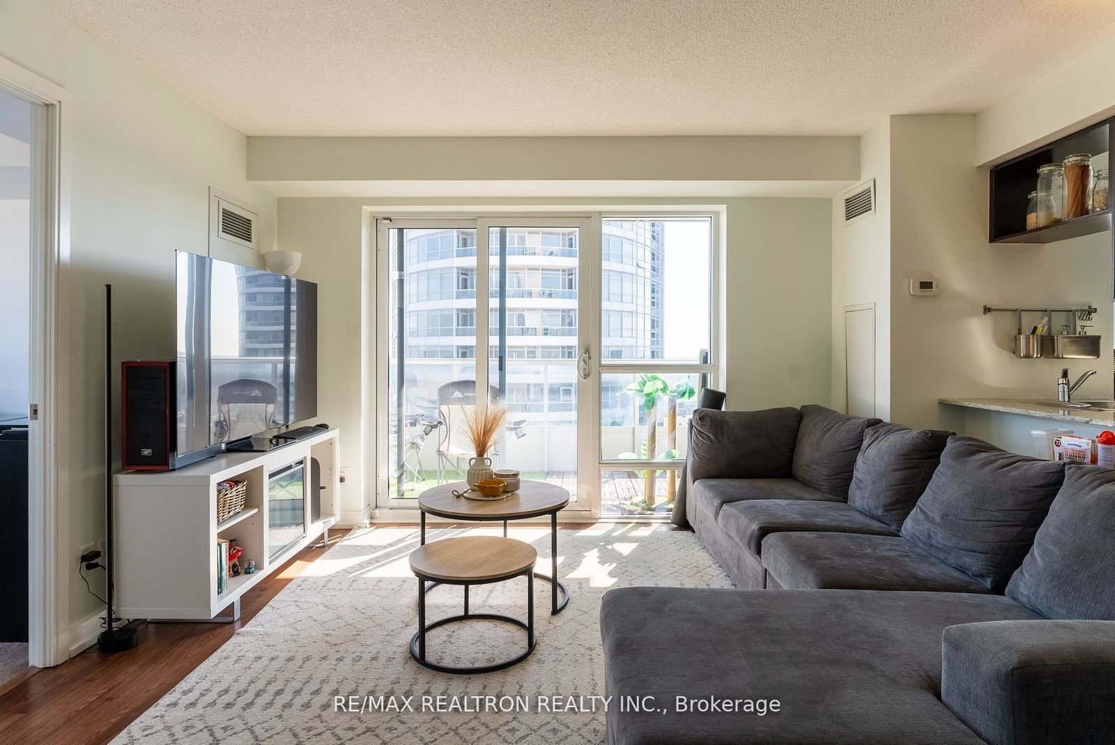 151 Village Green Sq, unit 2102 for sale