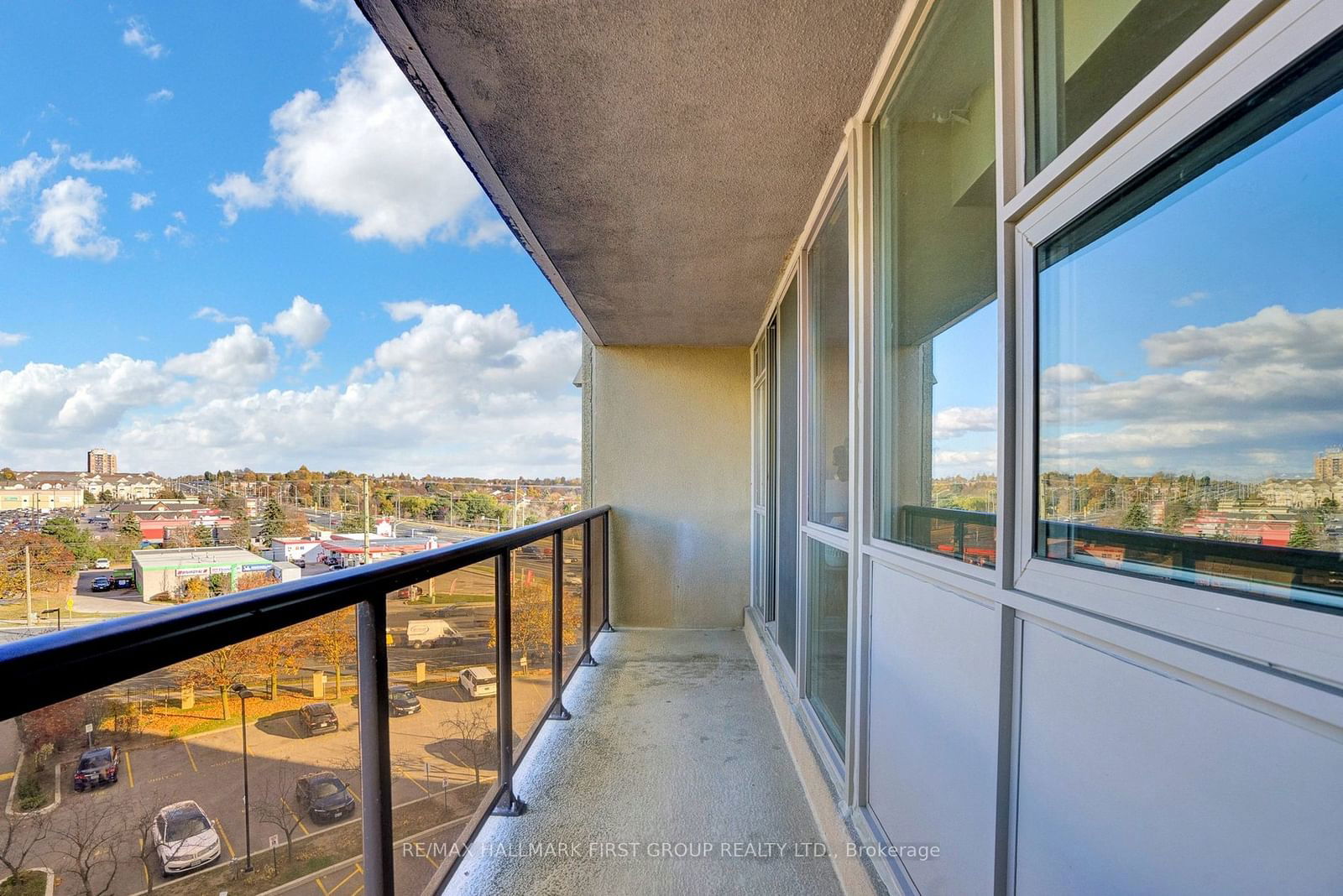 2 Westney Rd S, unit 611 for sale