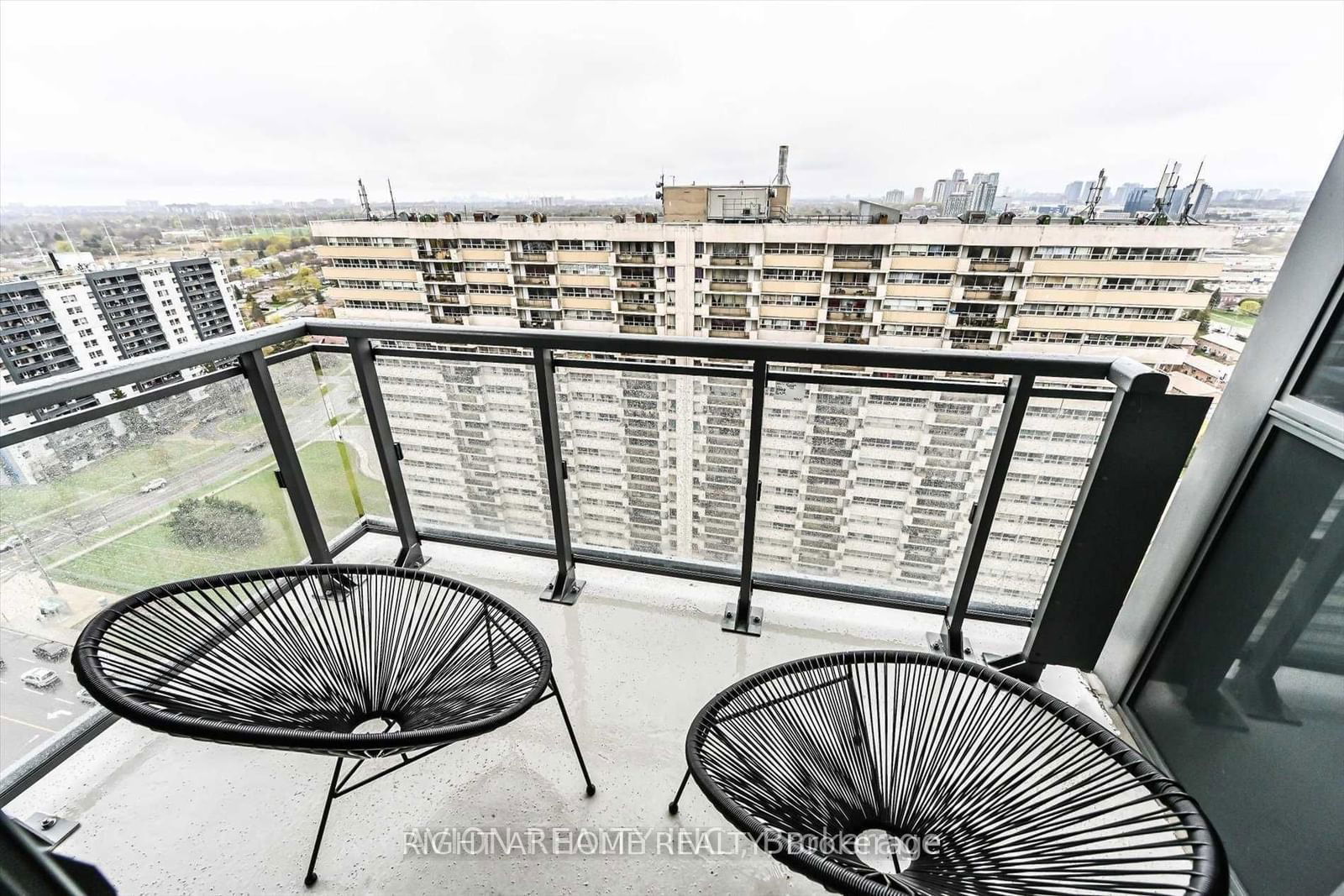 30 Meadowglen Pl, unit 2102 for rent