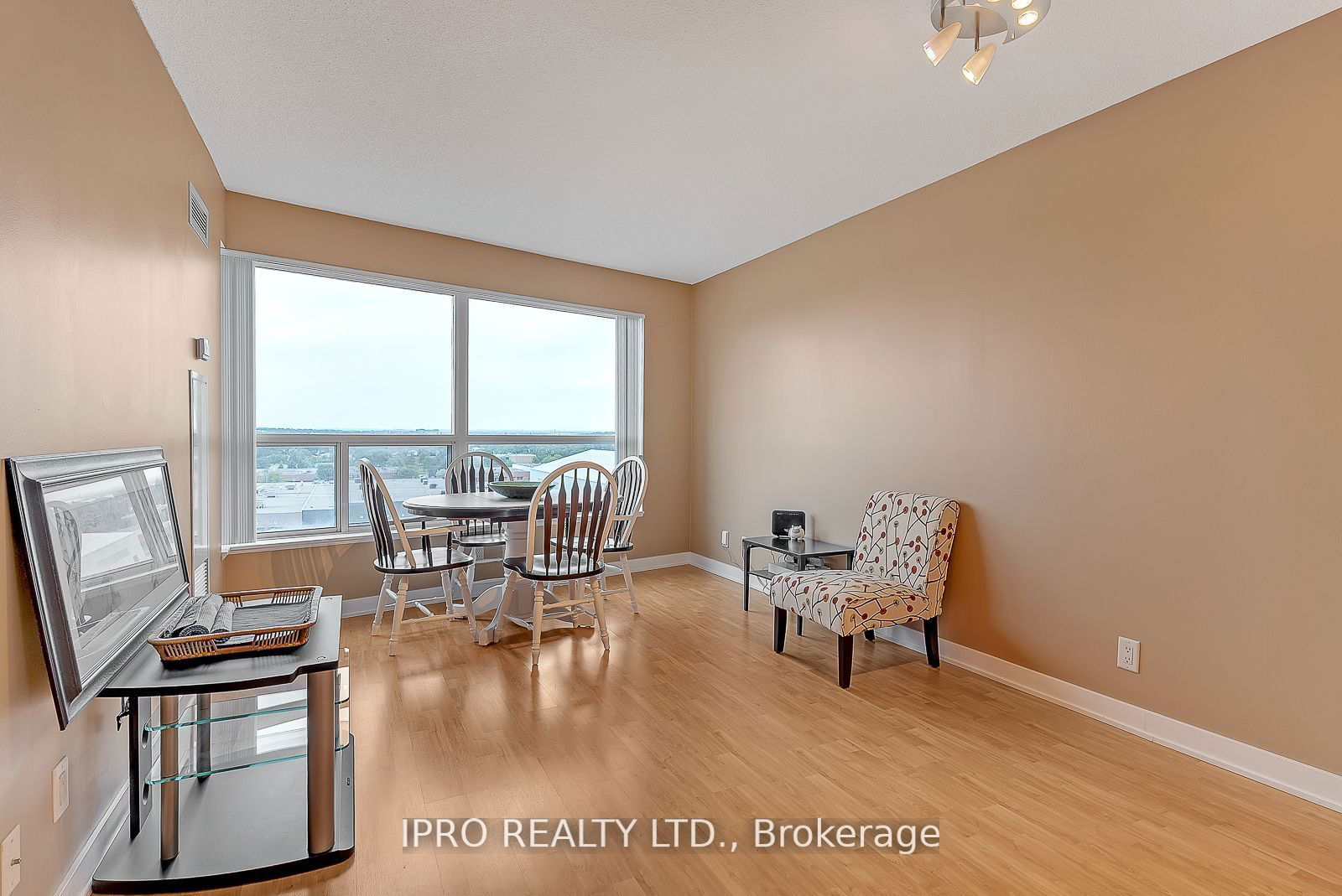 38 Lee Centre Dr, unit 1012 for rent