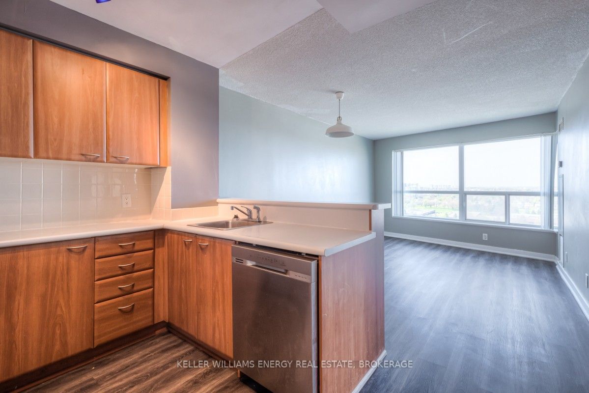 36 Lee Centre Dr, unit 1603 for rent