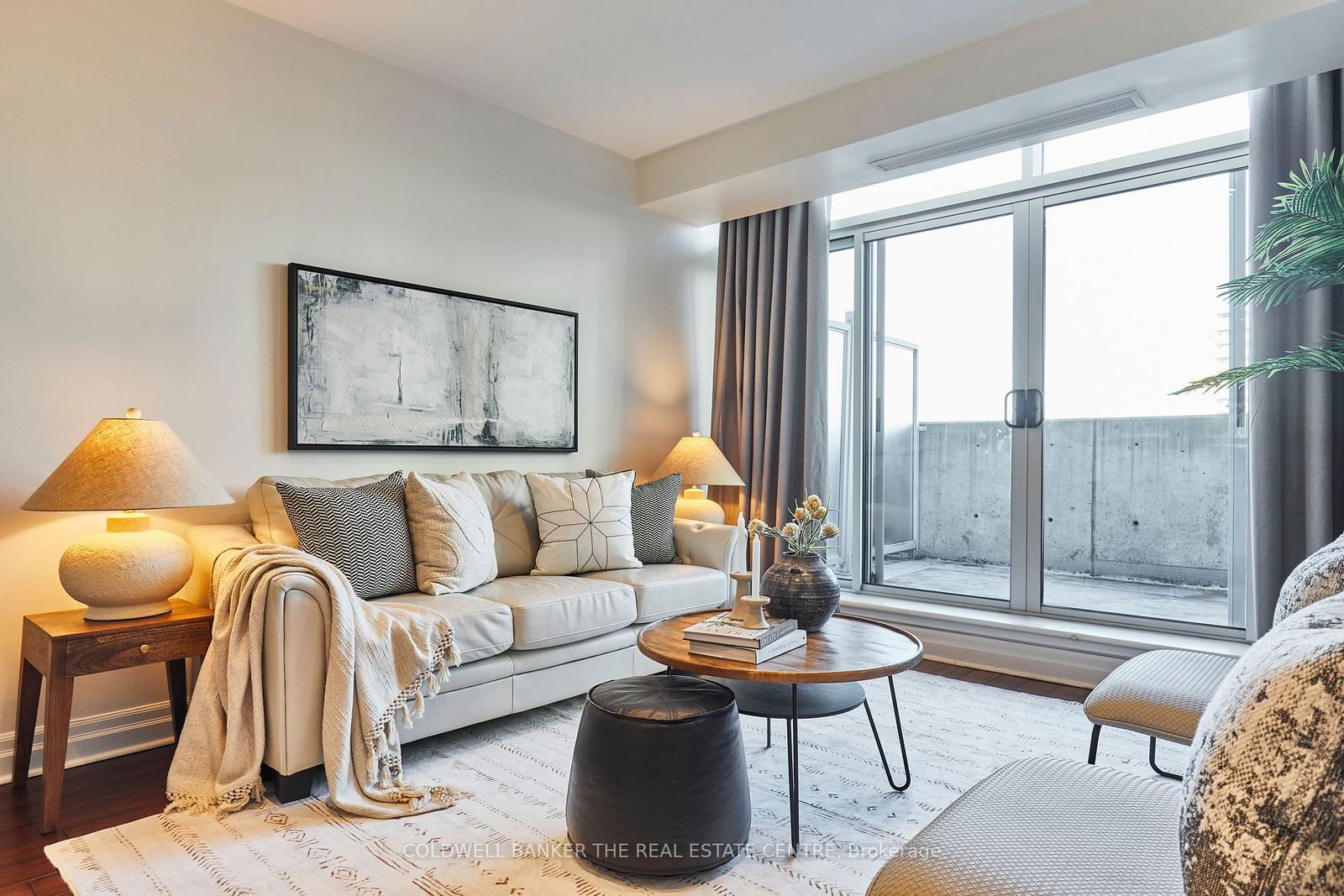 44 Bond St W, unit 318 for sale