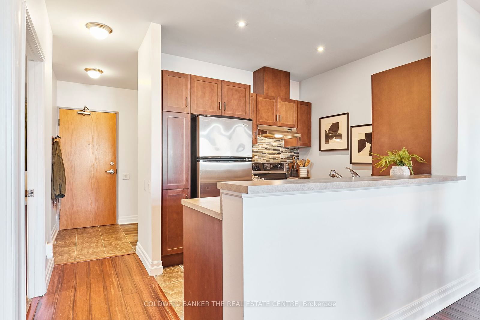 44 Bond St W, unit 318 for sale