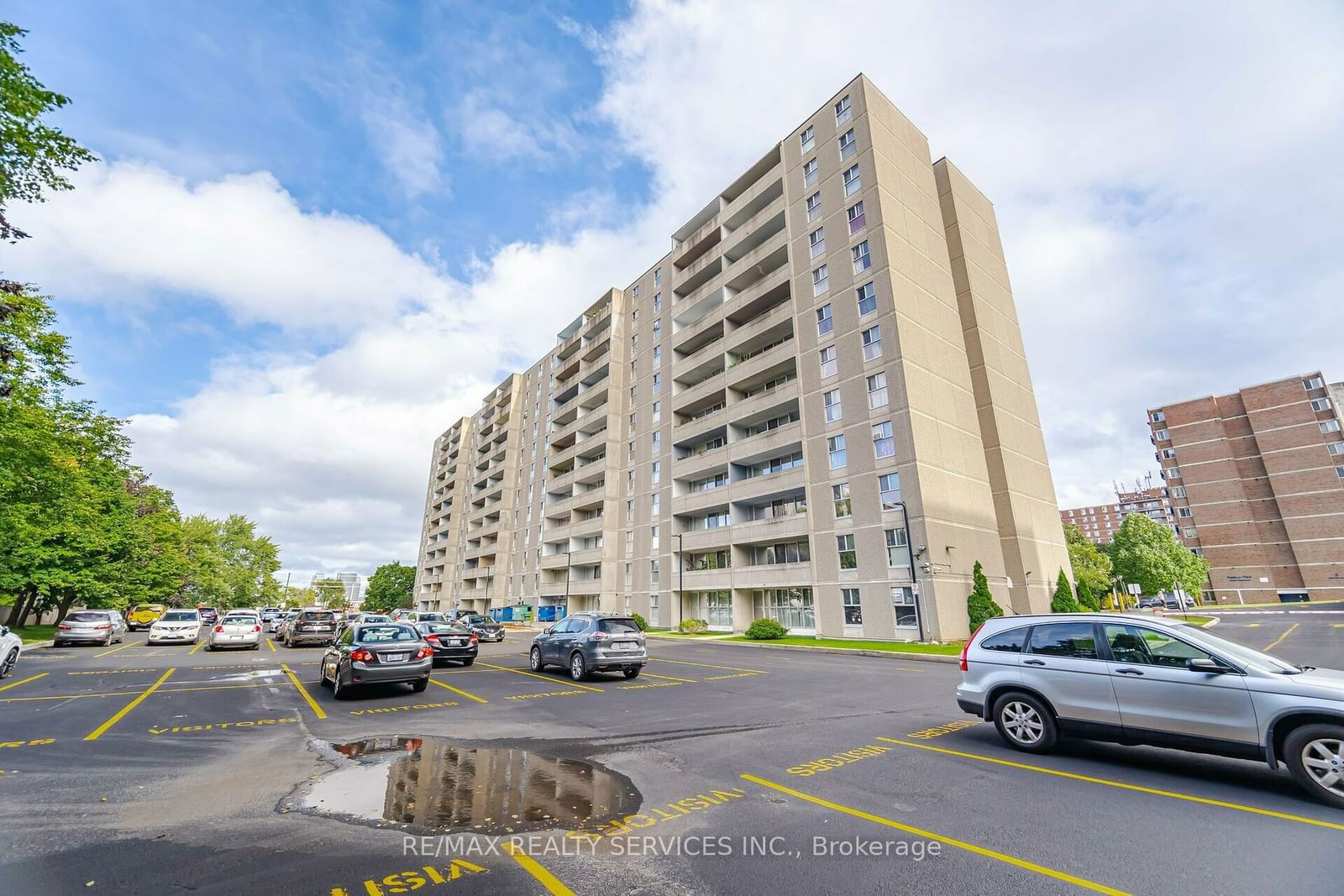 2 Glamorgan Ave, unit 907 for sale