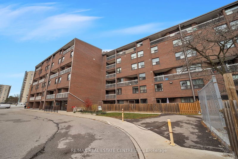 4062 Lawrence Ave E, unit 106 for sale