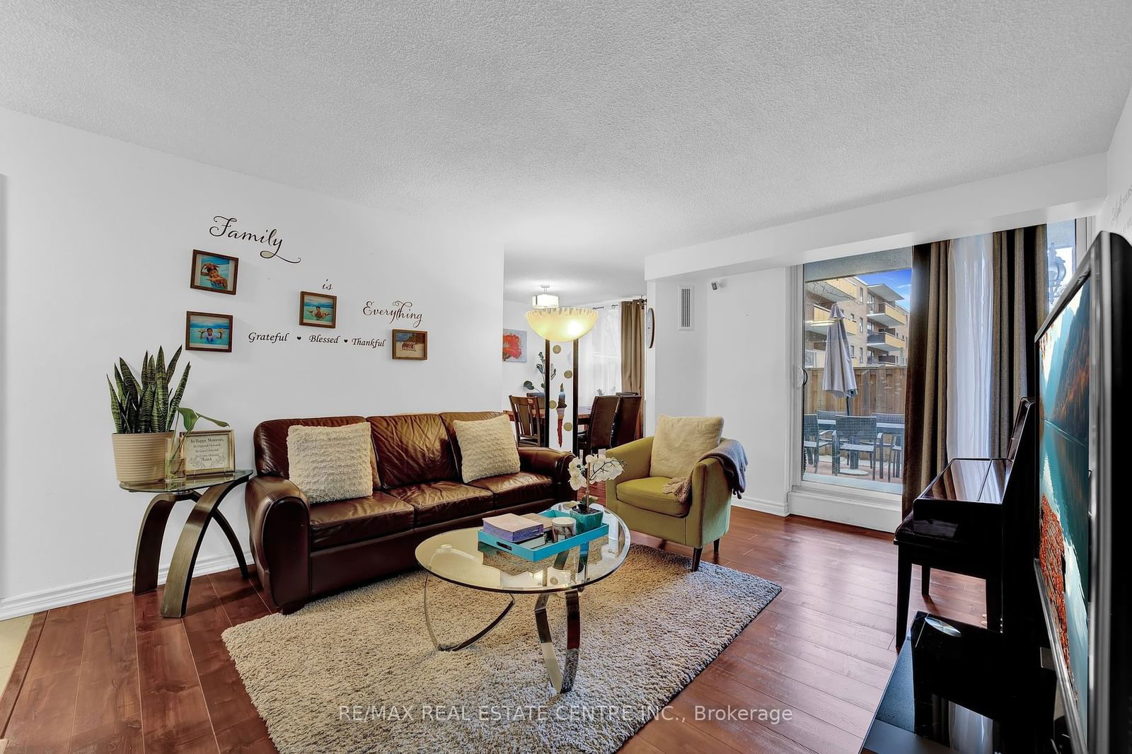 4062 Lawrence Ave E, unit 106 for sale