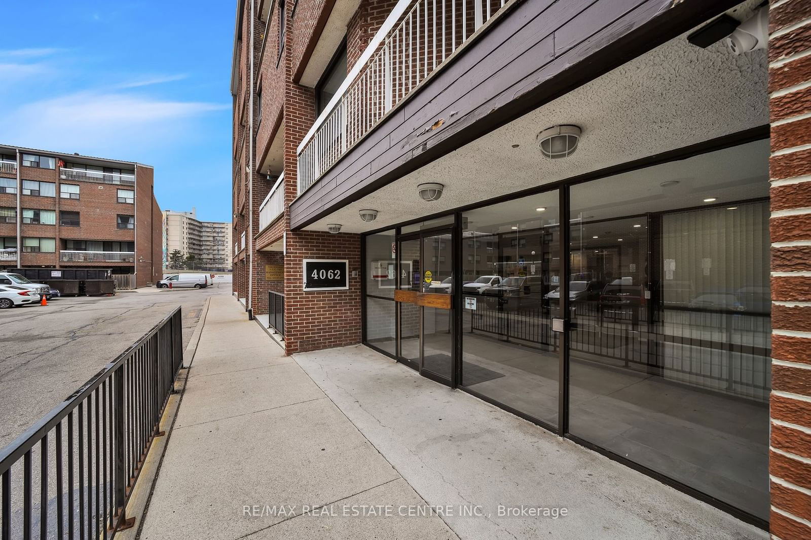 4062 Lawrence Ave E, unit 106 for sale