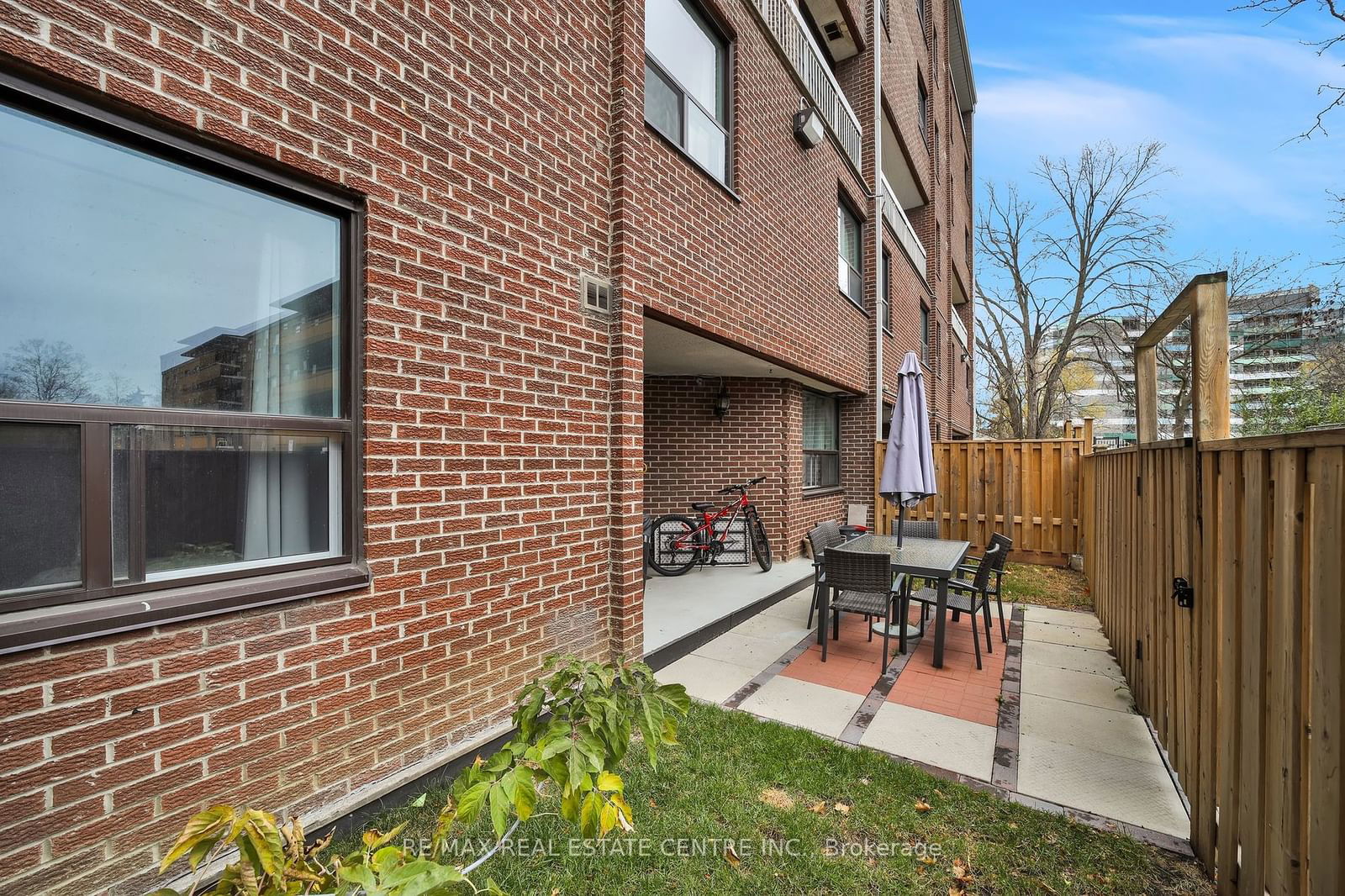 4062 Lawrence Ave E, unit 106 for sale