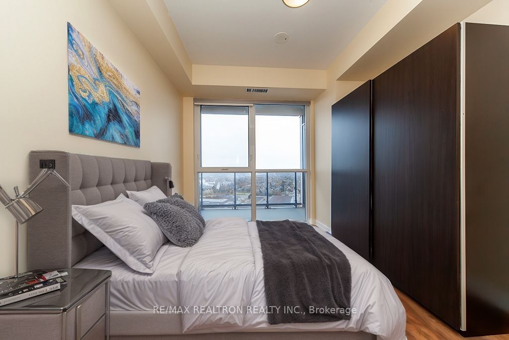 225 Village Green Sq, unit 2710 for sale