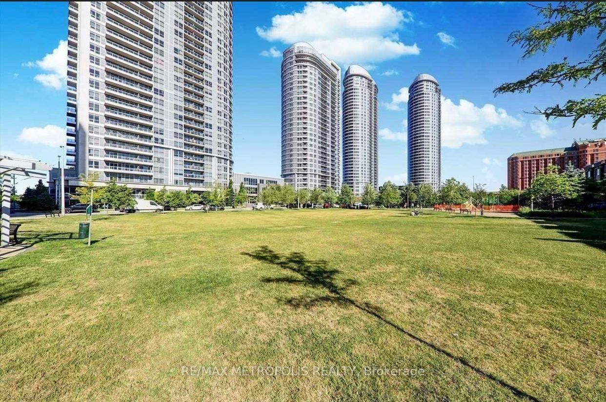 255 Village Green Sq, unit 507 for sale