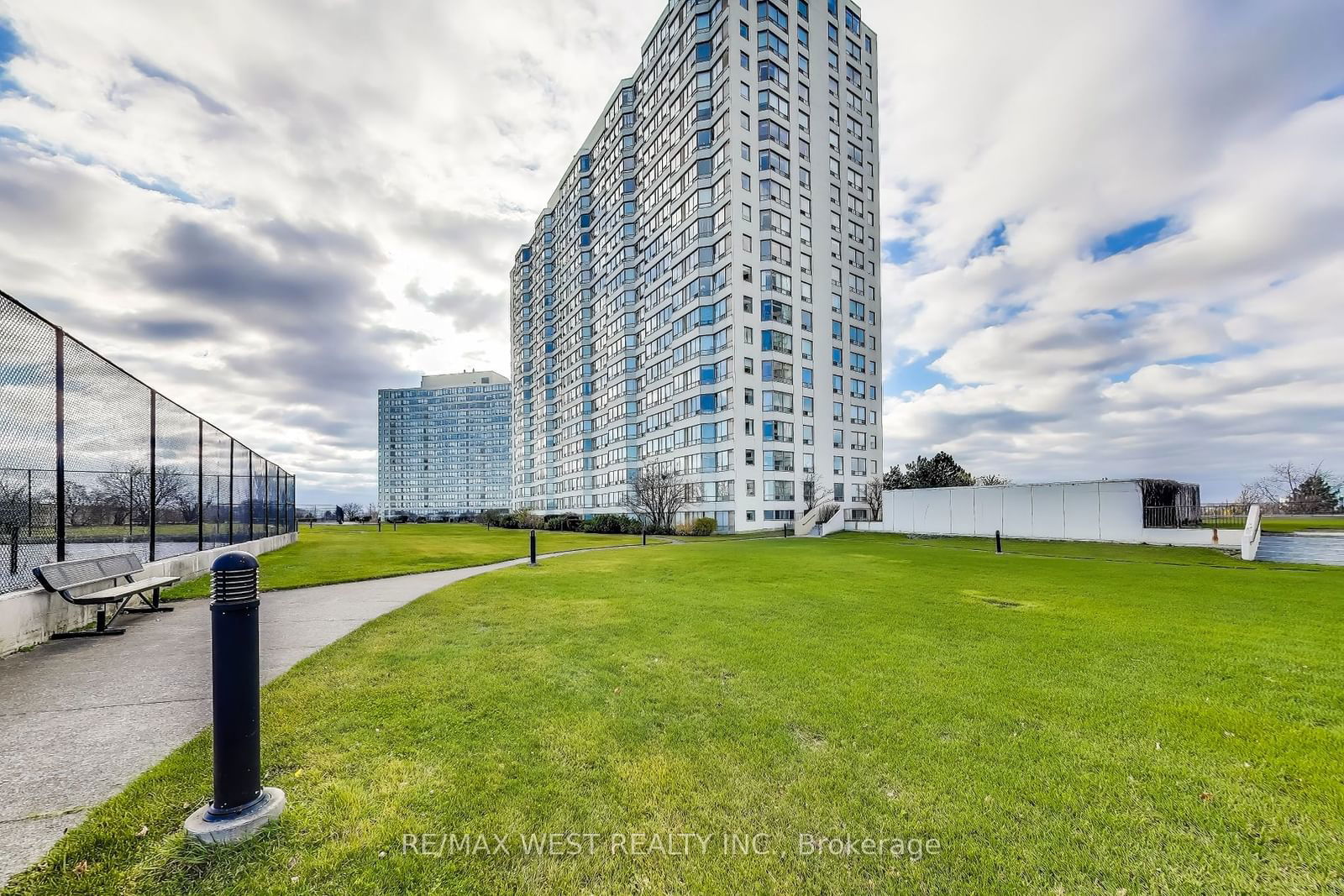 5 Greystone Walk Dr, unit 1917 for sale